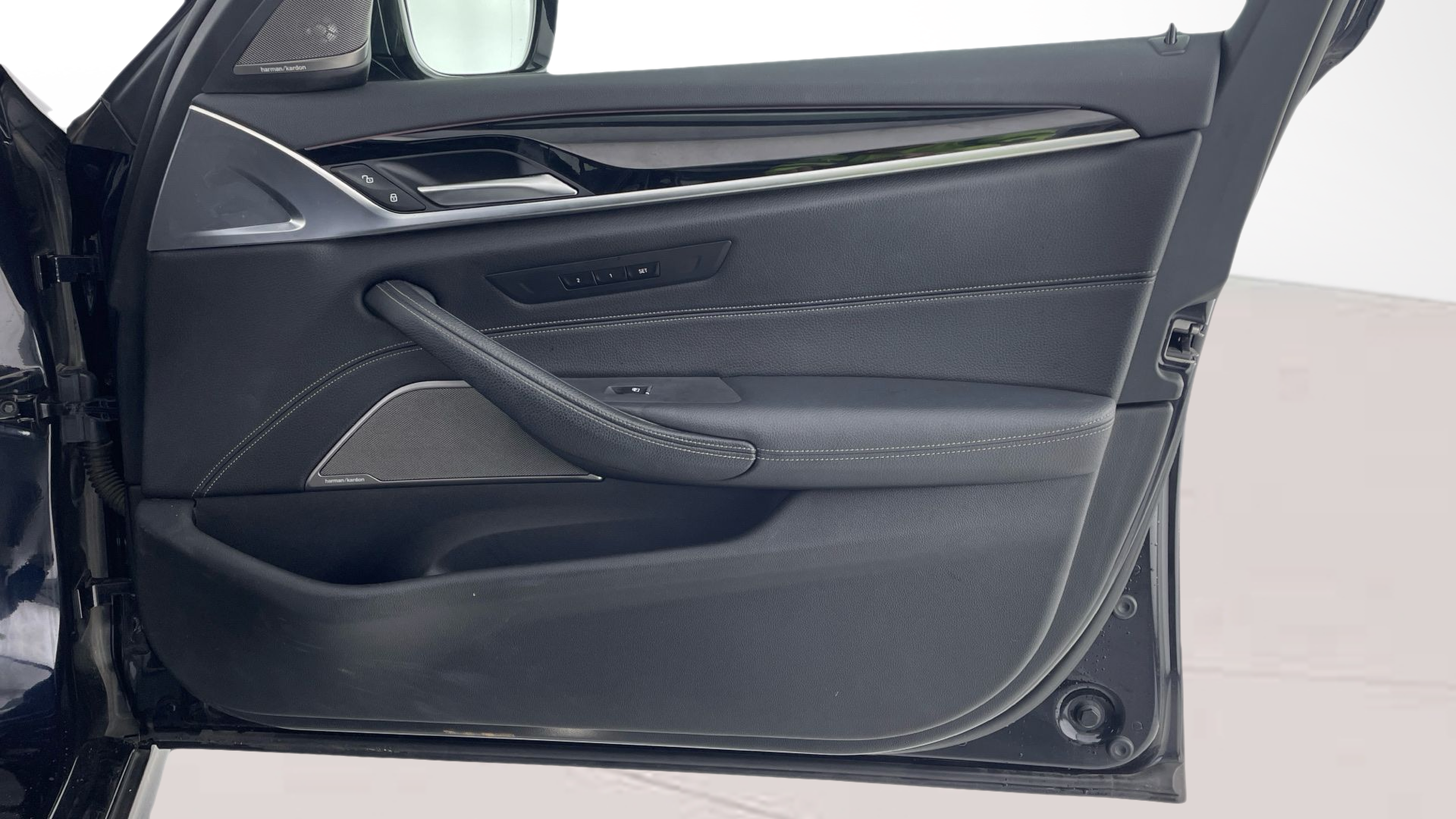 BMW Série 5 520d Touring color Negro. Año 2021. 140KW(190CV). Diesel. En concesionario BMW Group Portugal Outlet de Oeiras