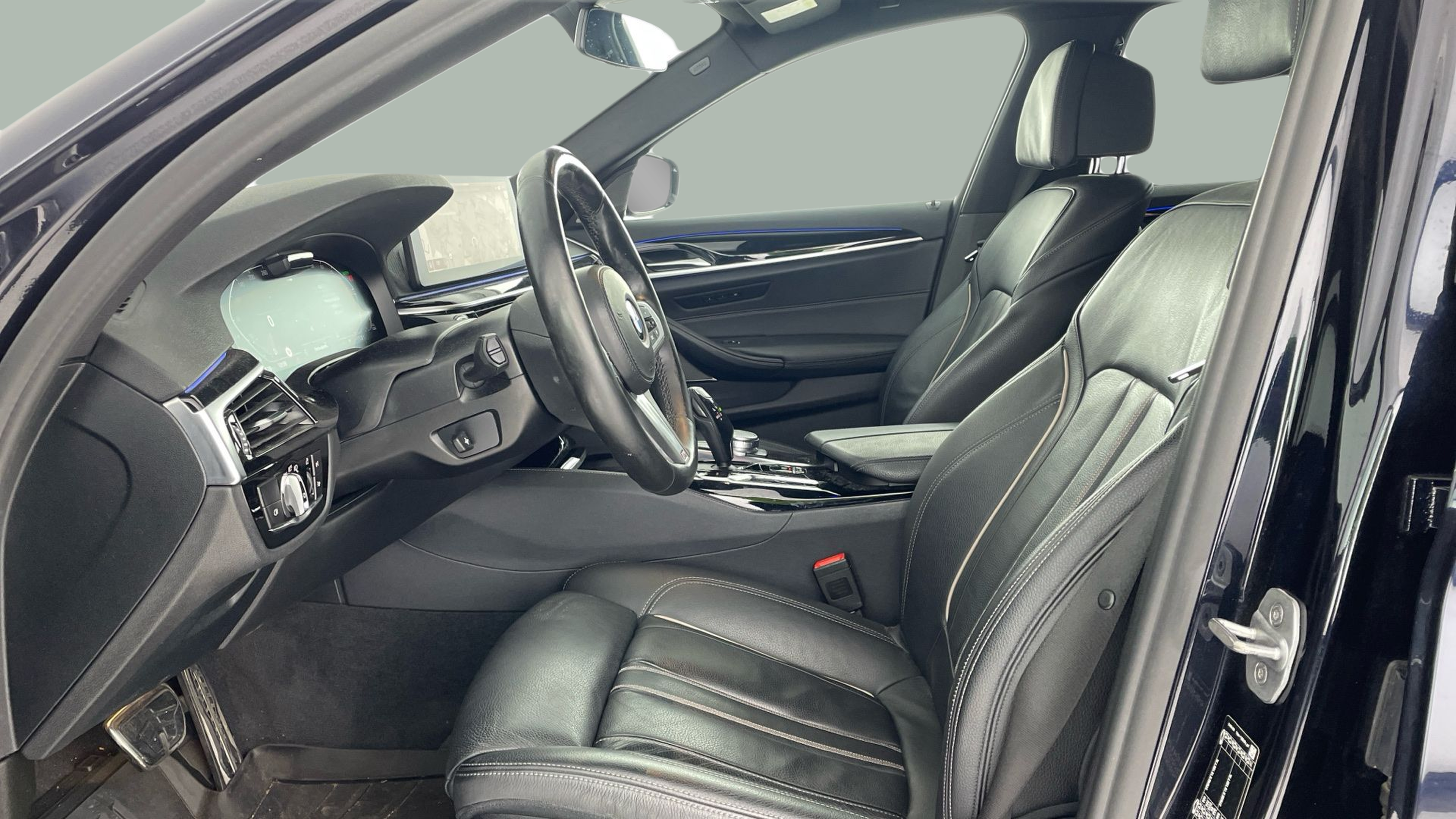 BMW Série 5 520d Touring color Negro. Año 2021. 140KW(190CV). Diesel. En concesionario BMW Group Portugal Outlet de Oeiras