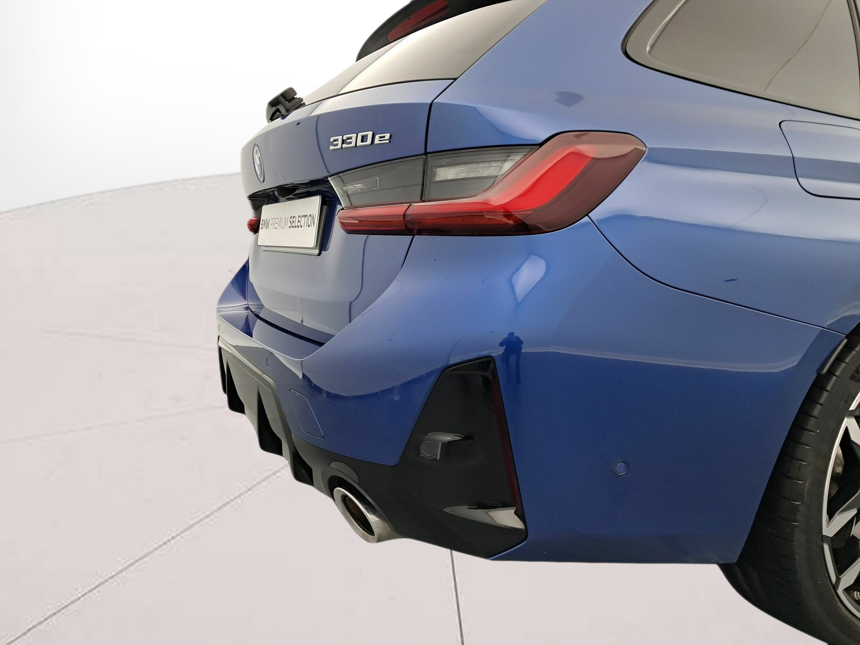 BMW Série 3 330e Touring color Azul. Año 2025. 215KW(292CV). Elétrico / Gasolina Híbrido. En concesionario BMW Group Portugal Outlet de Oeiras