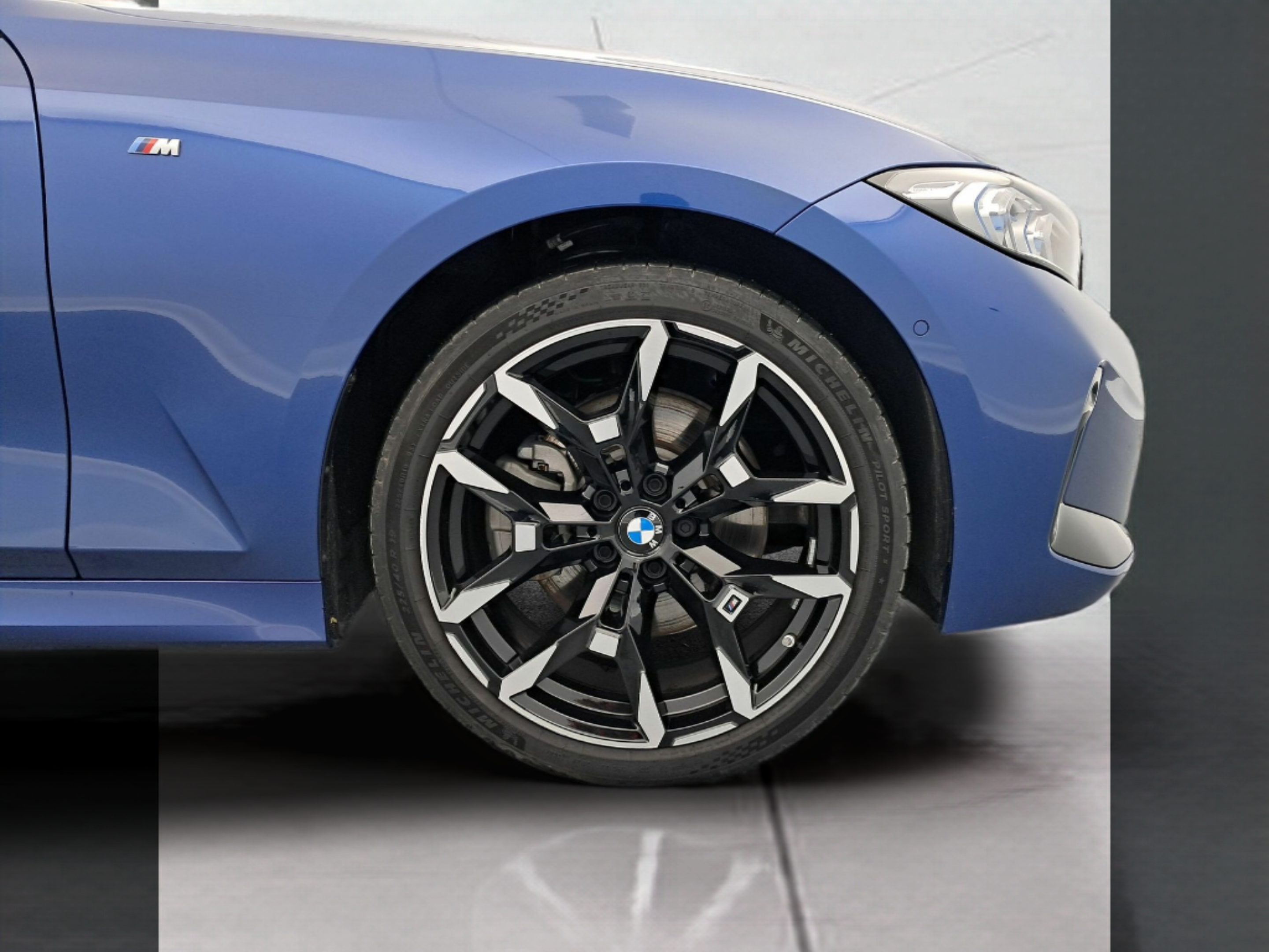 BMW Série 3 330e Touring color Azul. Año 2025. 215KW(292CV). Elétrico / Gasolina Híbrido. En concesionario BMW Group Portugal Outlet de Oeiras