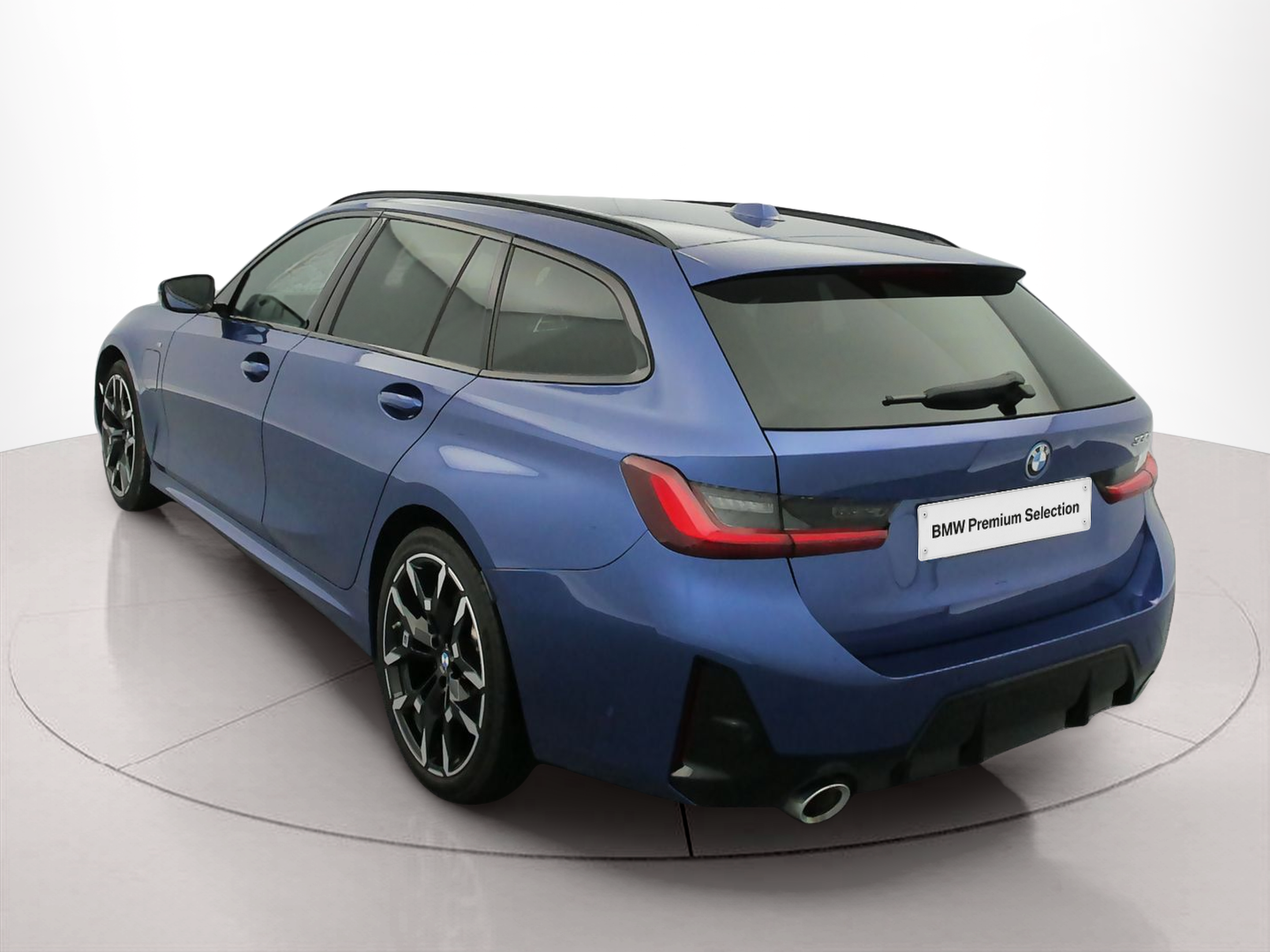 Fotos de BMW Série 3 330e Touring color Azul. Año 2025. 215KW(292CV). Elétrico / Gasolina Híbrido. En concesionario BMW Group Portugal Outlet de Oeiras