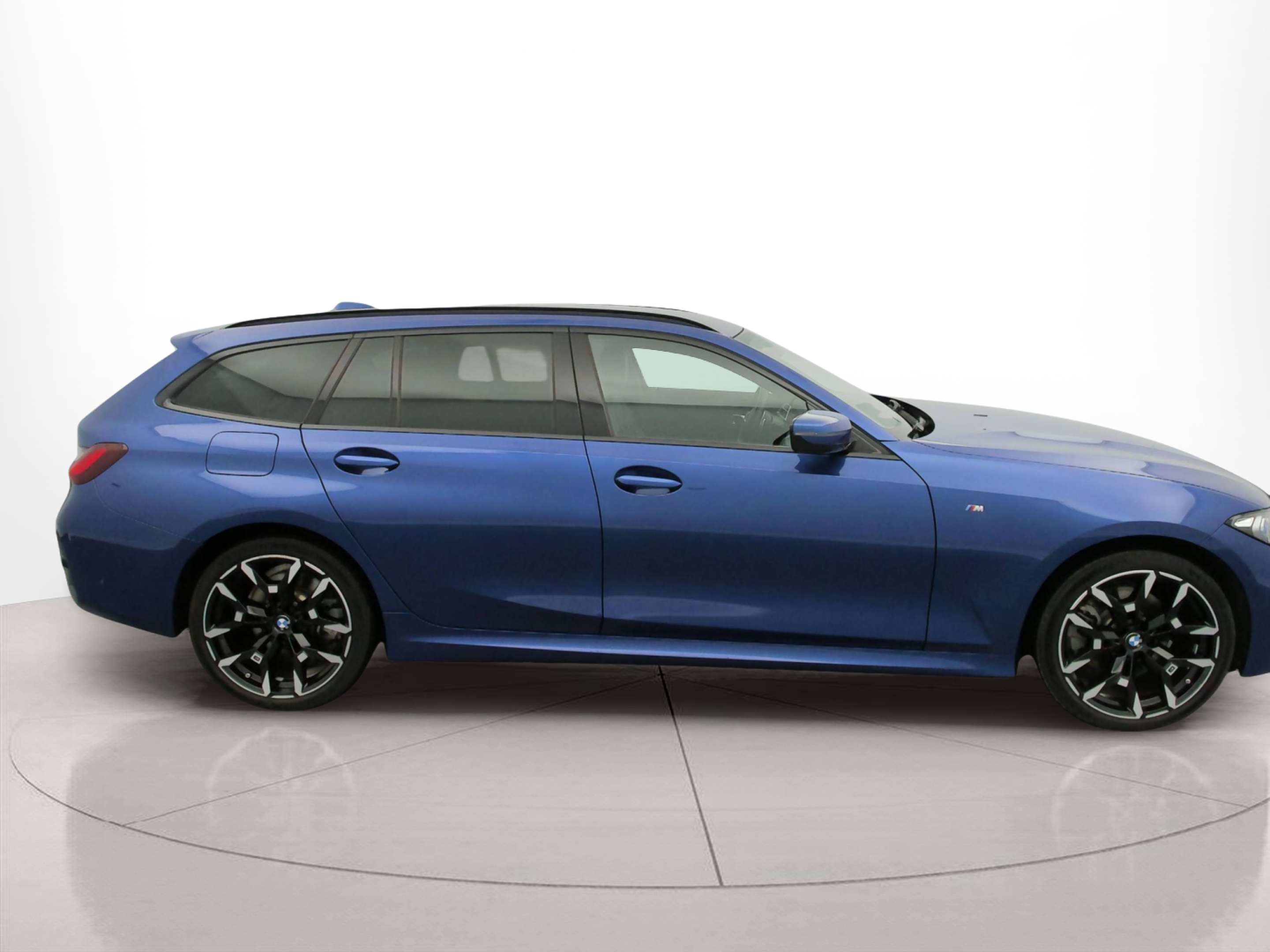 BMW Série 3 330e Touring color Azul. Año 2025. 215KW(292CV). Elétrico / Gasolina Híbrido. En concesionario BMW Group Portugal Outlet de Oeiras