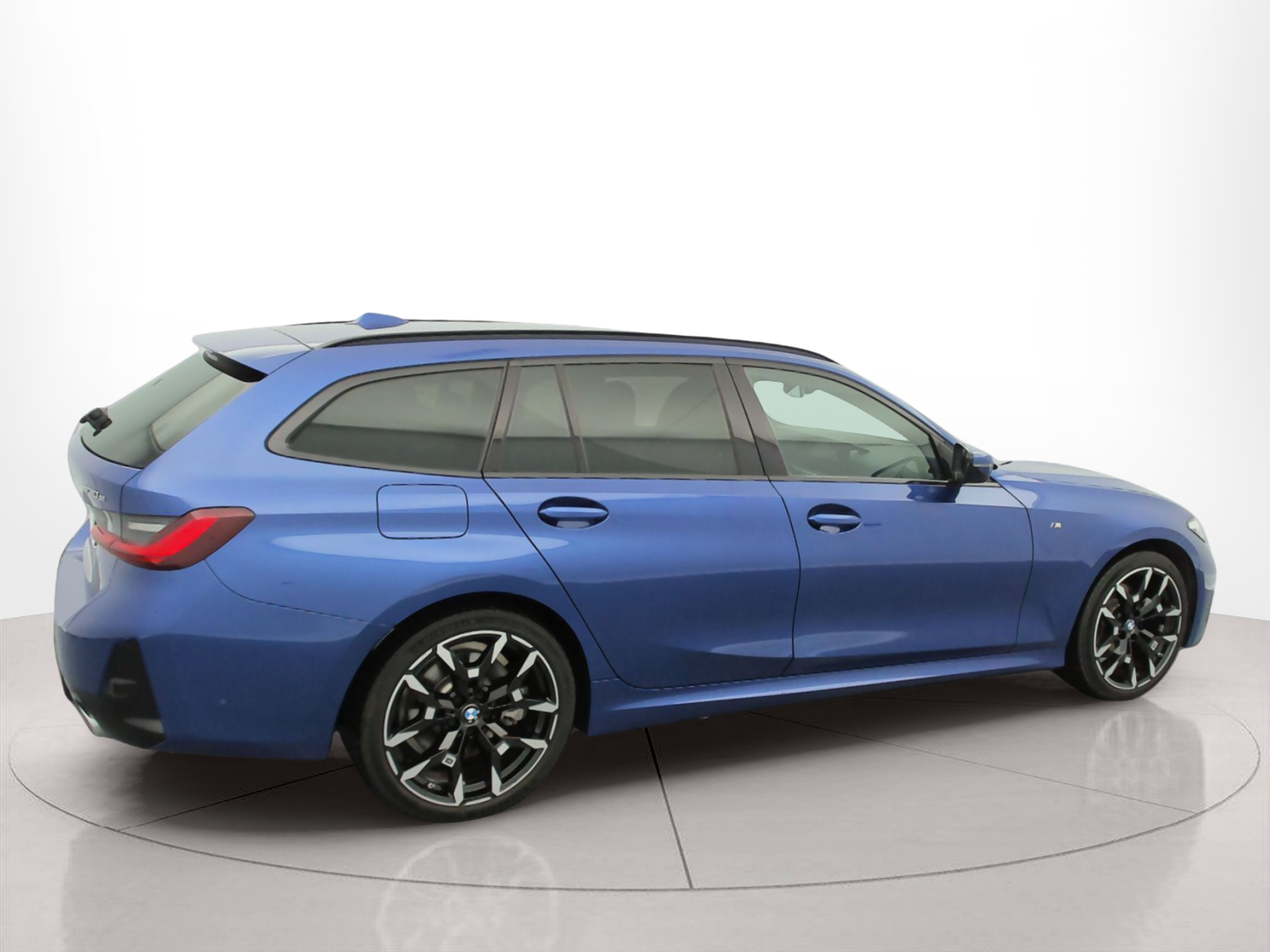 BMW Série 3 330e Touring color Azul. Año 2025. 215KW(292CV). Elétrico / Gasolina Híbrido. En concesionario BMW Group Portugal Outlet de Oeiras