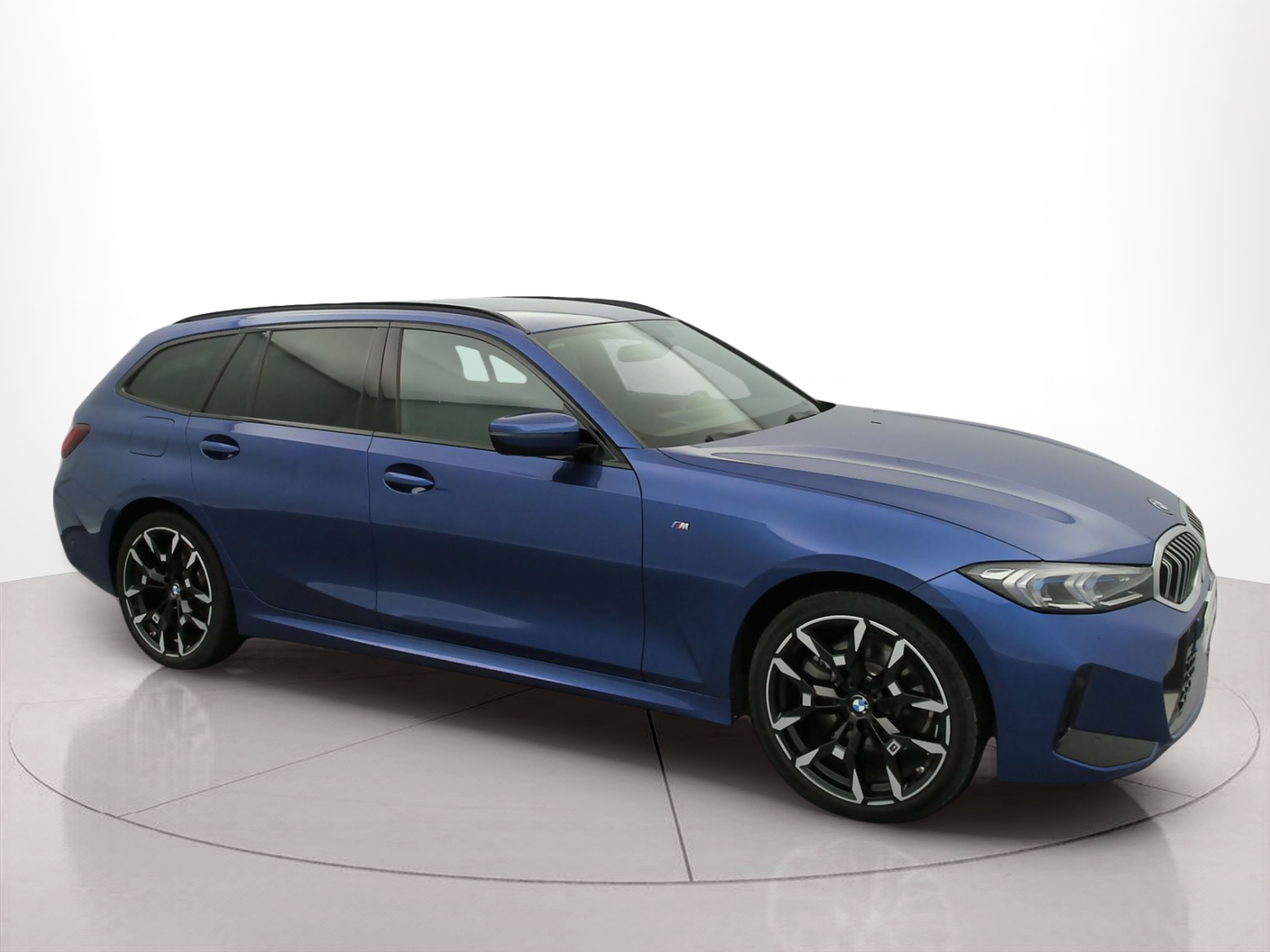 BMW Série 3 330e Touring color Azul. Año 2025. 215KW(292CV). Elétrico / Gasolina Híbrido. En concesionario BMW Group Portugal Outlet de Oeiras