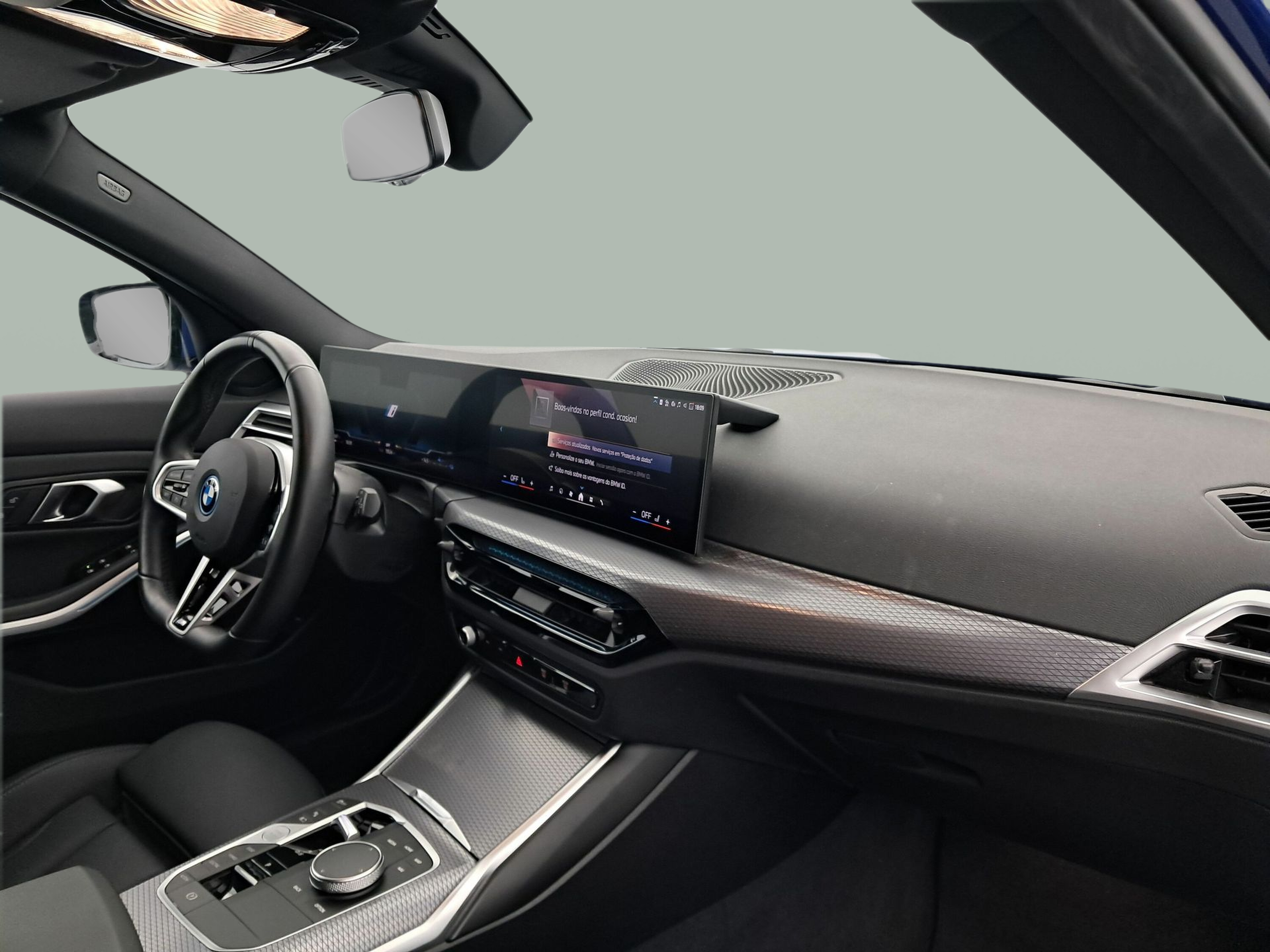 BMW Série 3 330e Touring color Azul. Año 2025. 215KW(292CV). Elétrico / Gasolina Híbrido. En concesionario BMW Group Portugal Outlet de Oeiras
