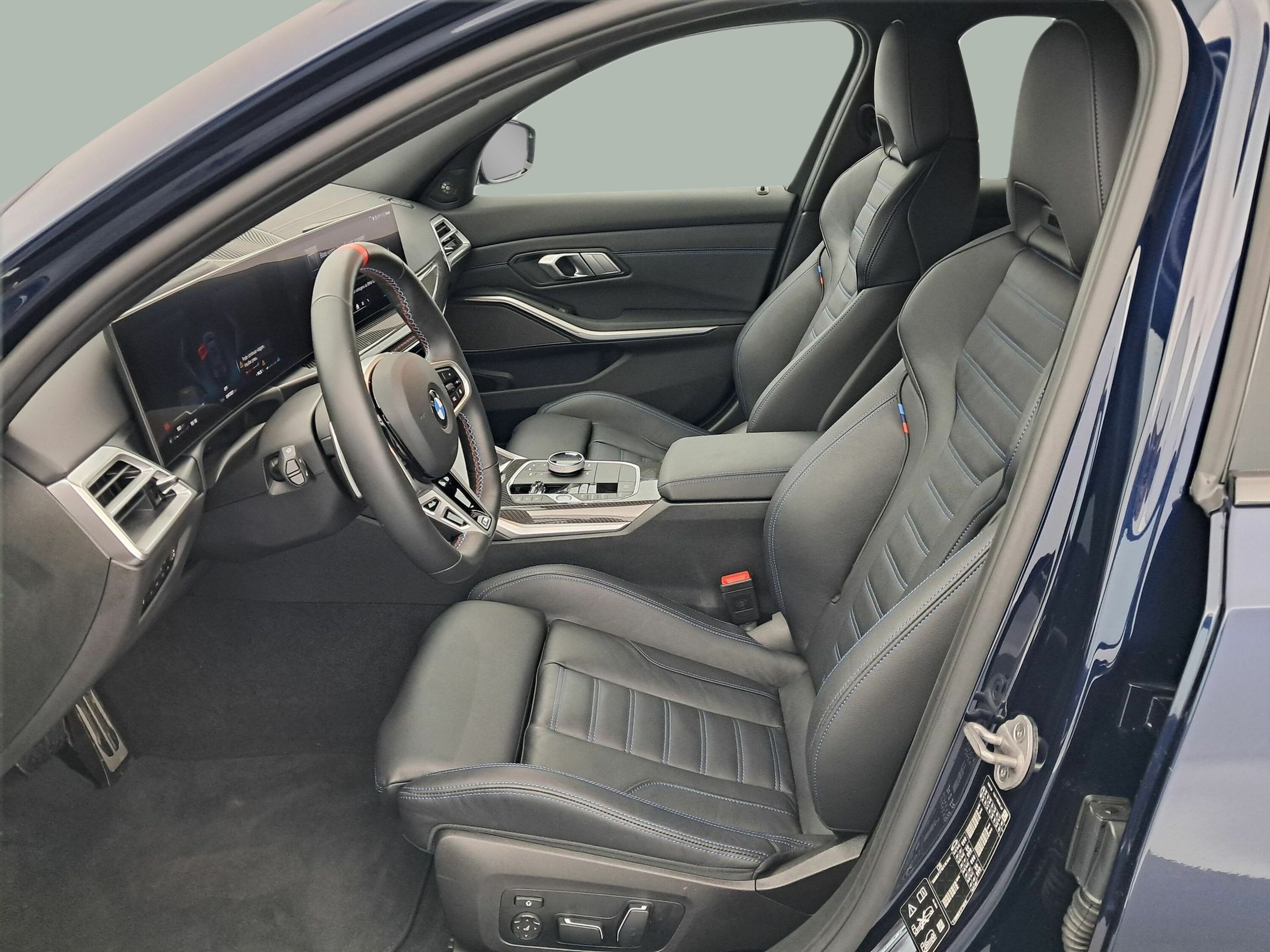 BMW Série 3 M340d color Azul. Año 2025. 250KW(340CV). Diesel. En concesionario BMW Group Portugal Outlet de Oeiras