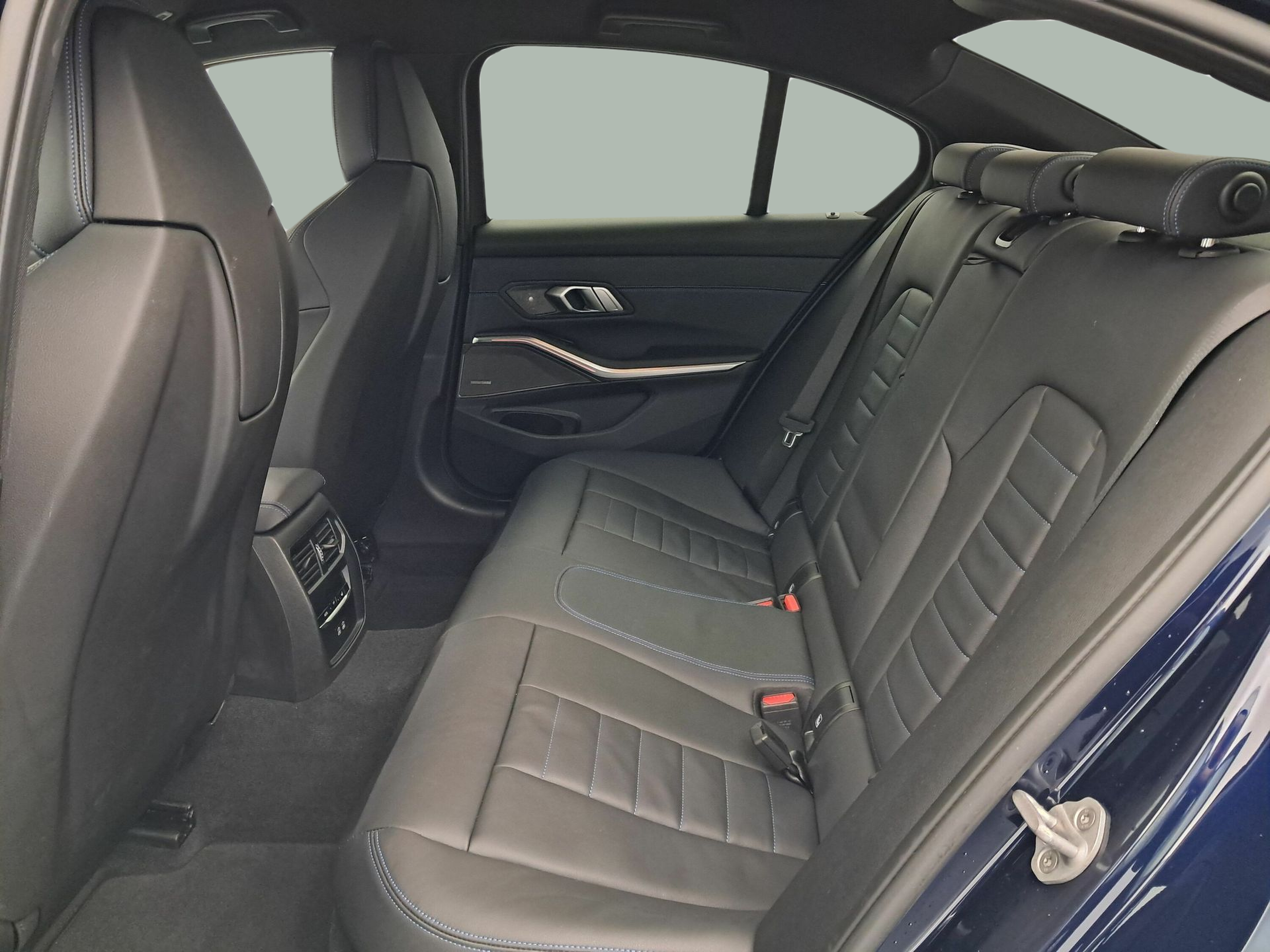 BMW Série 3 M340d color Azul. Año 2025. 250KW(340CV). Diesel. En concesionario BMW Group Portugal Outlet de Oeiras