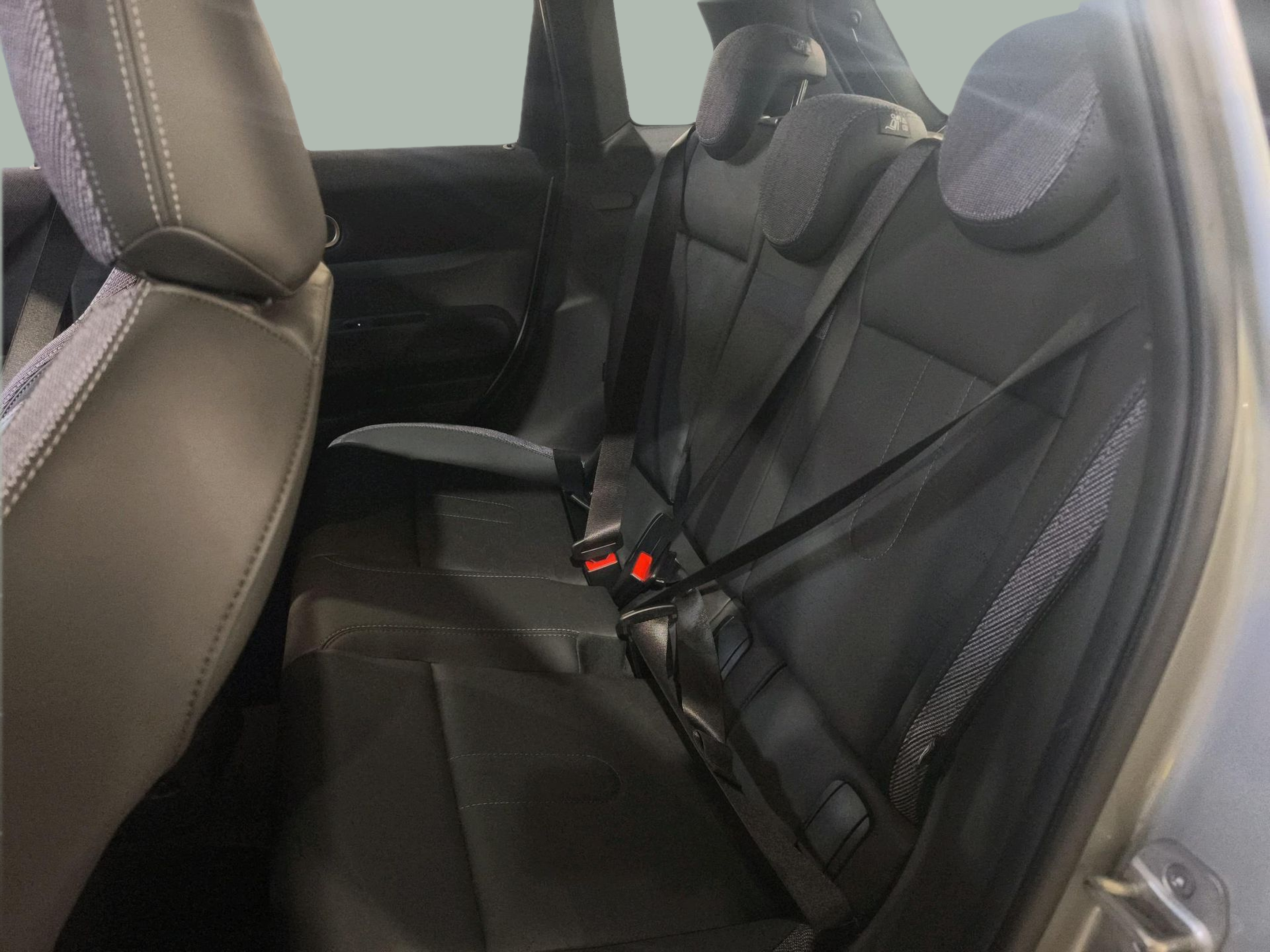 fotoG 9 del MINI MINI 5 Portas Cooper C 115 kW (156 CV) 156cv Gasolina de 2025 em Oeiras