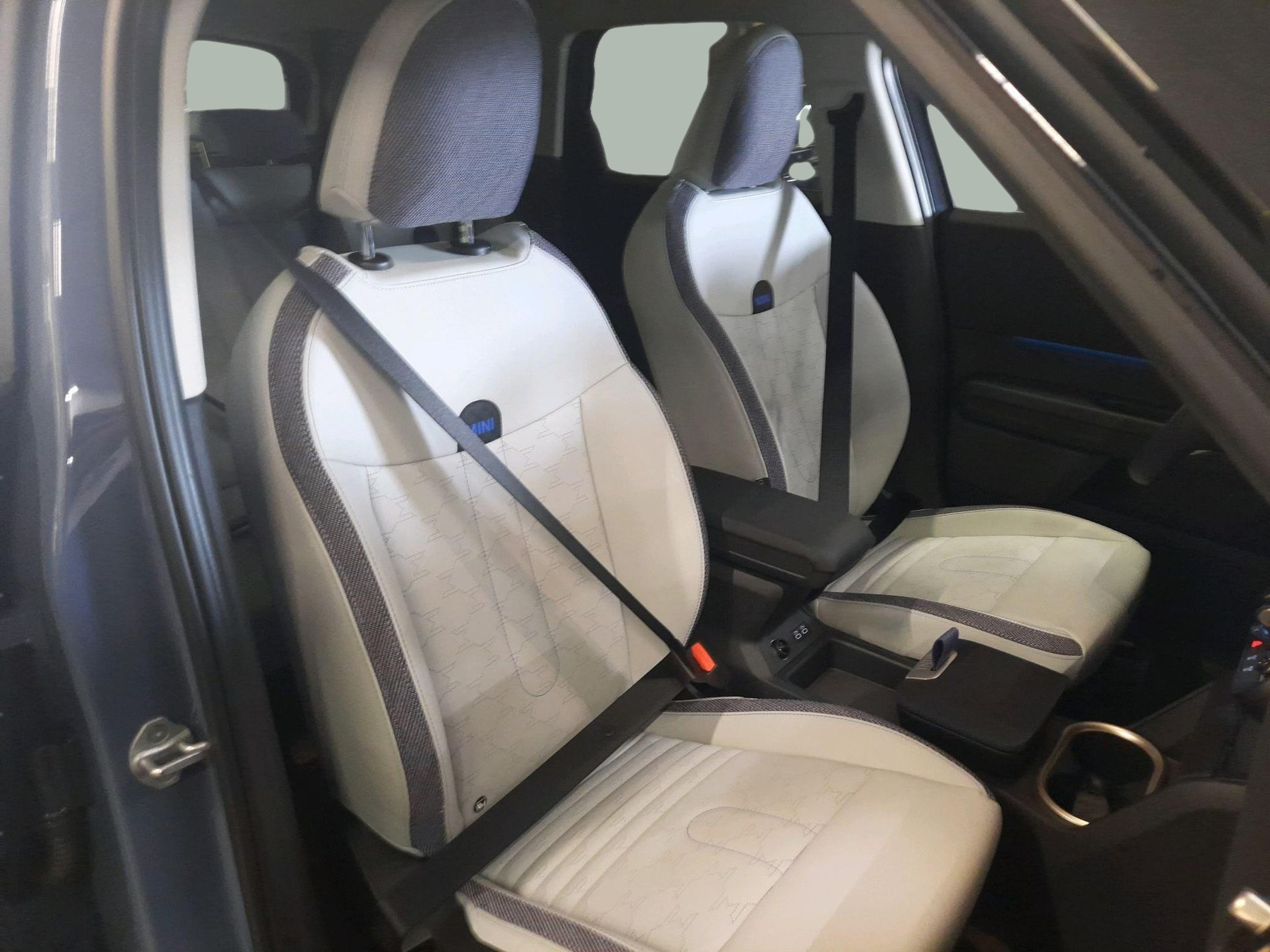 fotoG 8 del MINI MINI Countryman C 125 kW (170 CV) 170cv Gasolina de 2025 em Oeiras