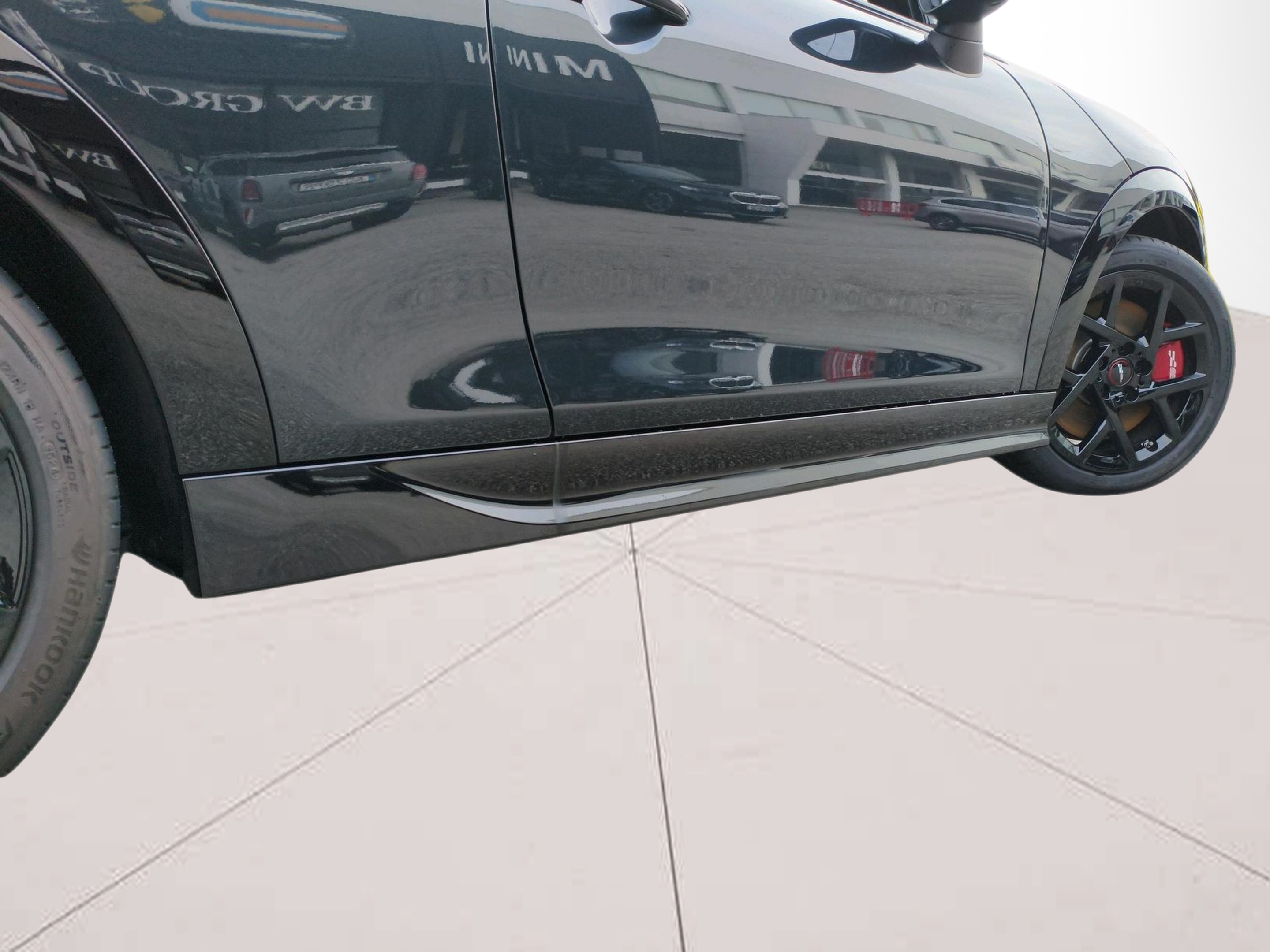 fotoG 16 del MINI MINI 3 Portas John Cooper Works 170 kW (231 CV) 231cv Gasolina de 2025 em Oeiras