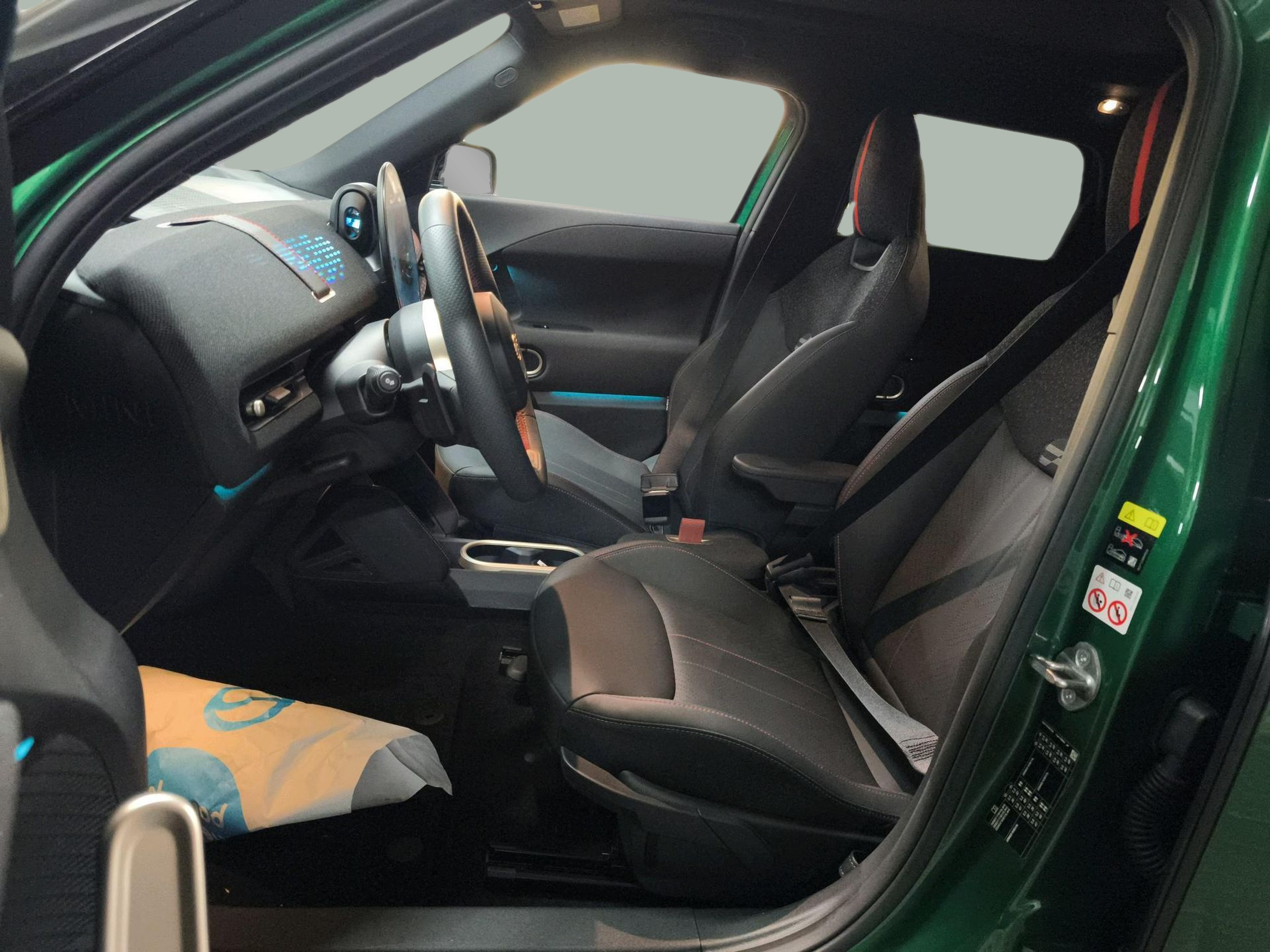 fotoG 8 del MINI MINI Aceman John Cooper Works E 190 kW (258 CV) 258cv Elétrico de 2025 em Oeiras