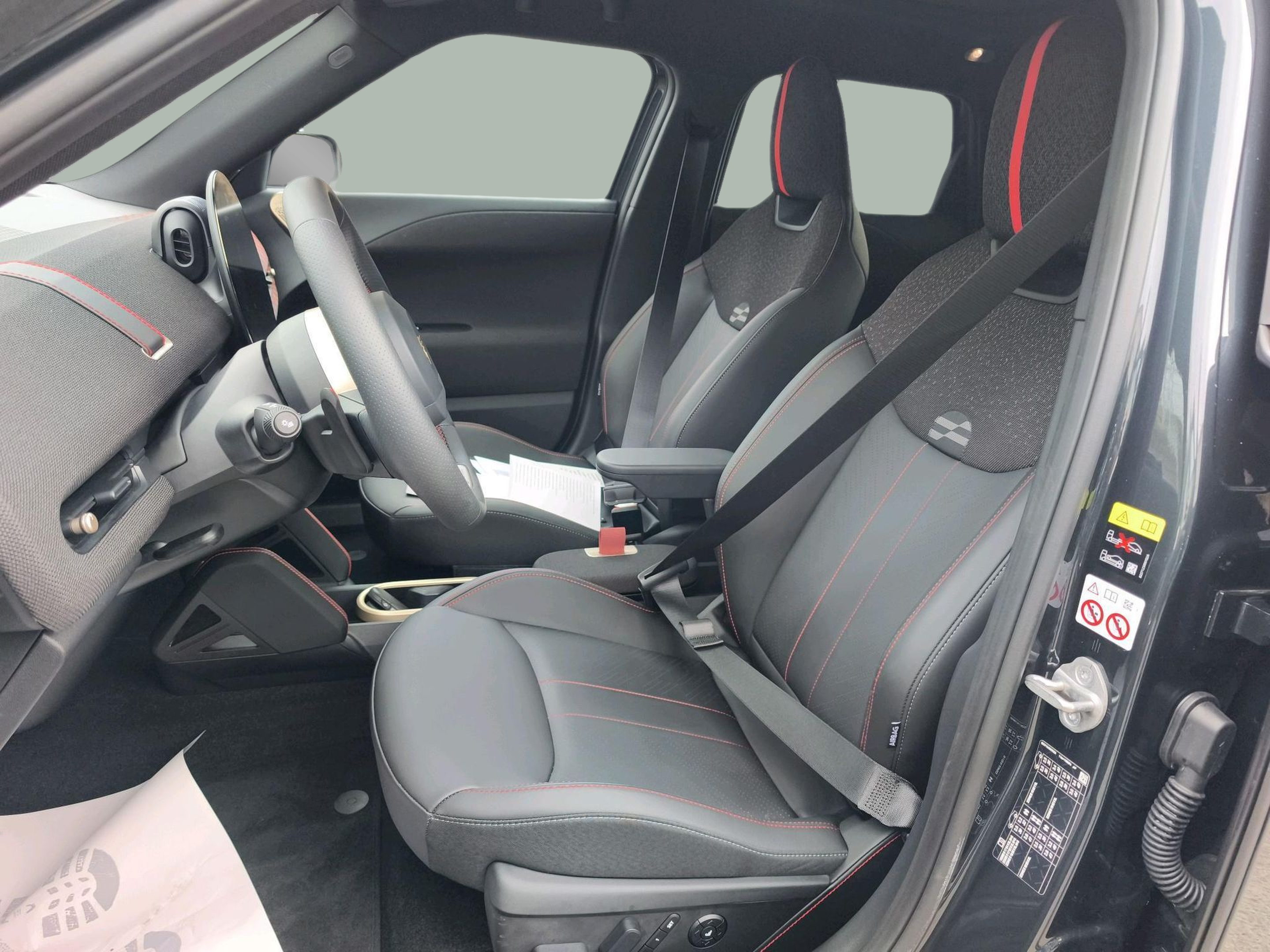 fotoG 8 del MINI MINI Aceman John Cooper Works E 190 kW (258 CV) 258cv Elétrico de 2025 em Oeiras