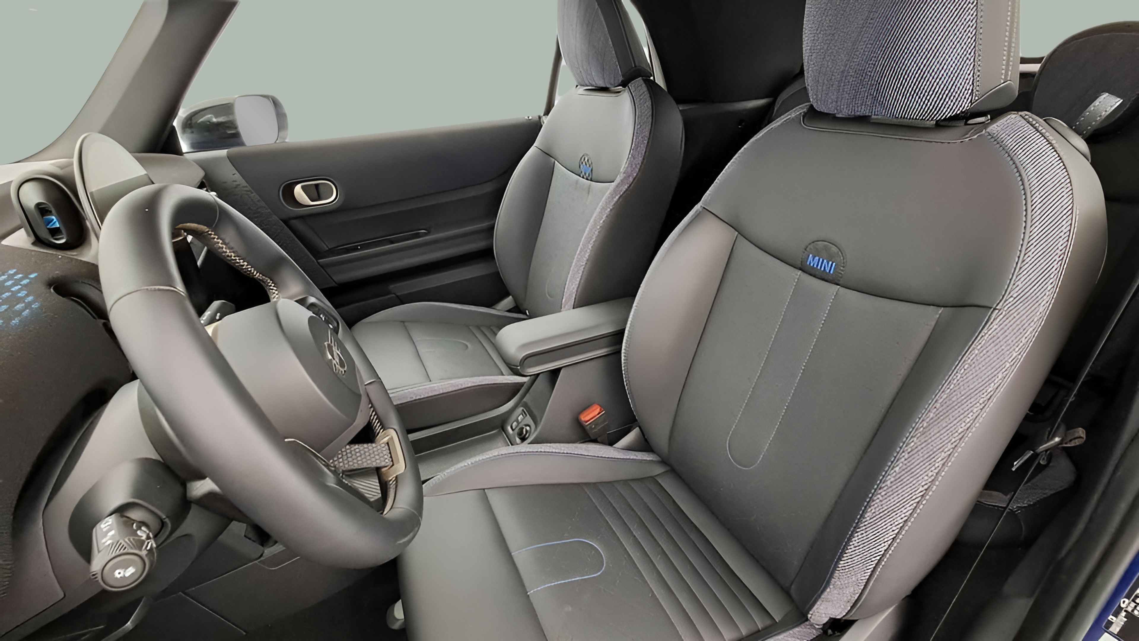 fotoG 8 del MINI MINI Cabrio Cooper 120 kW (163 CV) 163cv Gasolina de 2025 em Oeiras