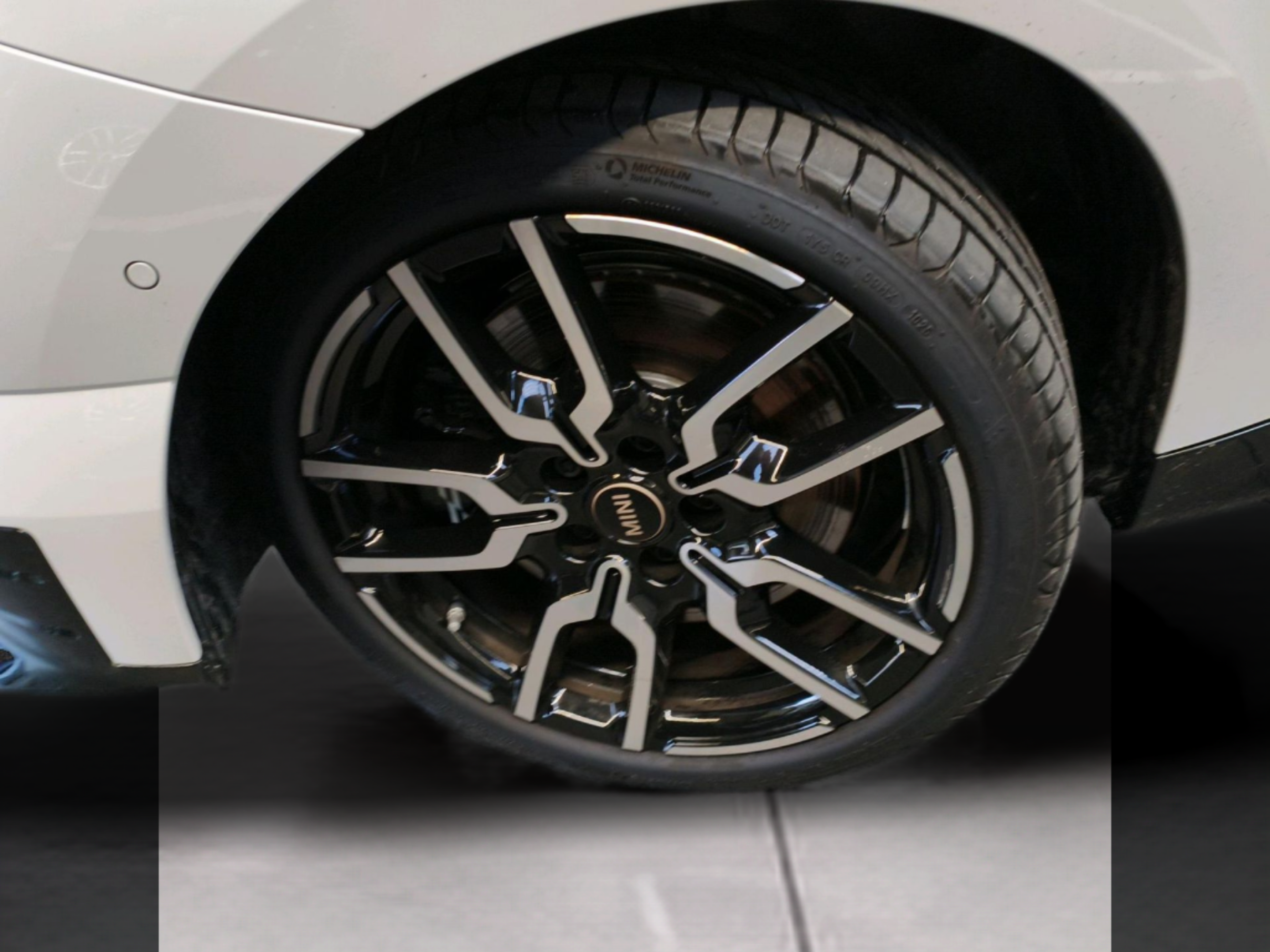 fotoG 13 del MINI MINI 3 Portas Cooper S E 160 kW (218 CV) 218cv Elétrico de 2025 em Oeiras