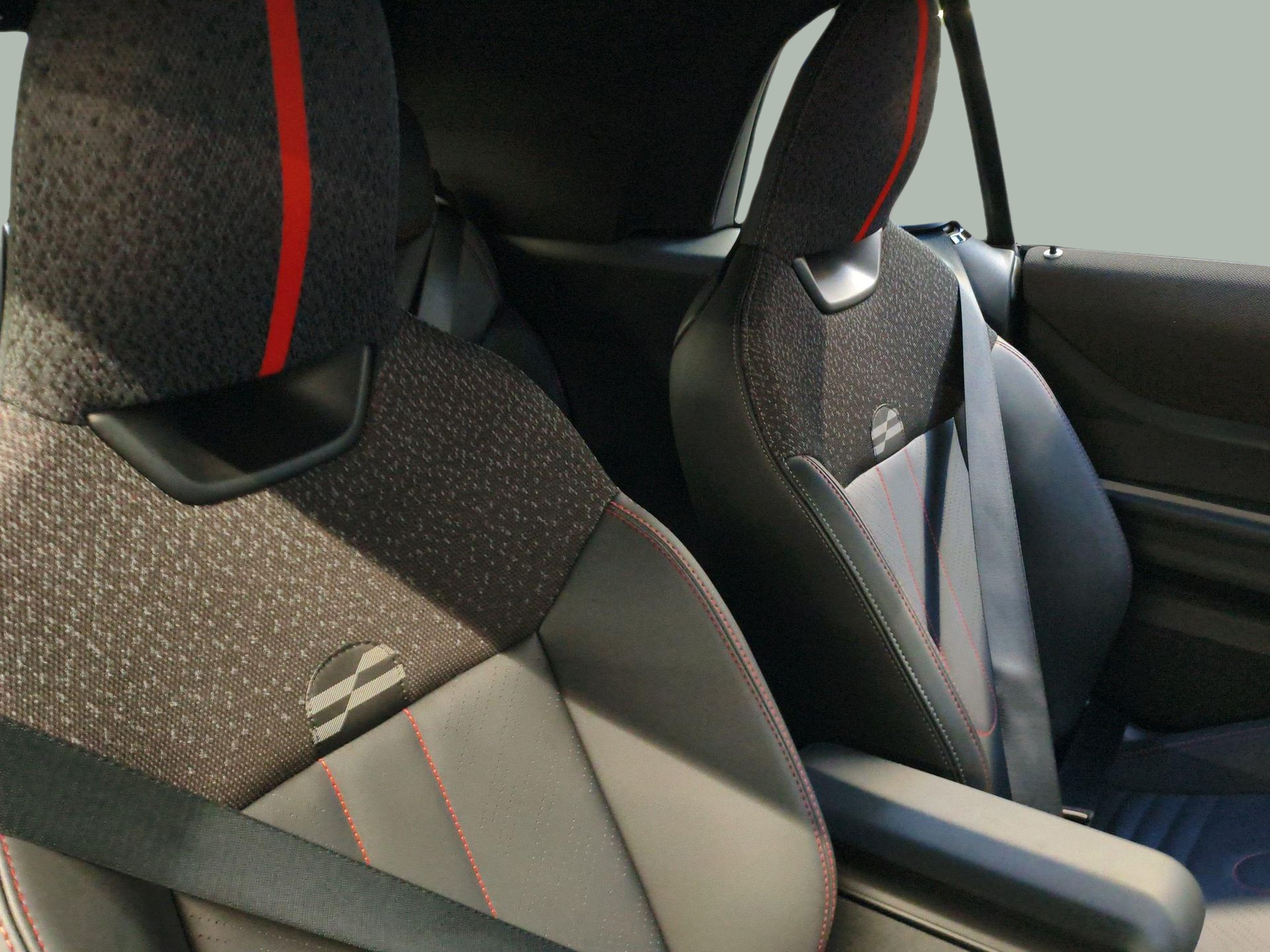 fotoG 8 del MINI MINI Cabrio Cooper S 150 kW (204 CV) 204cv Gasolina de 2025 em Oeiras