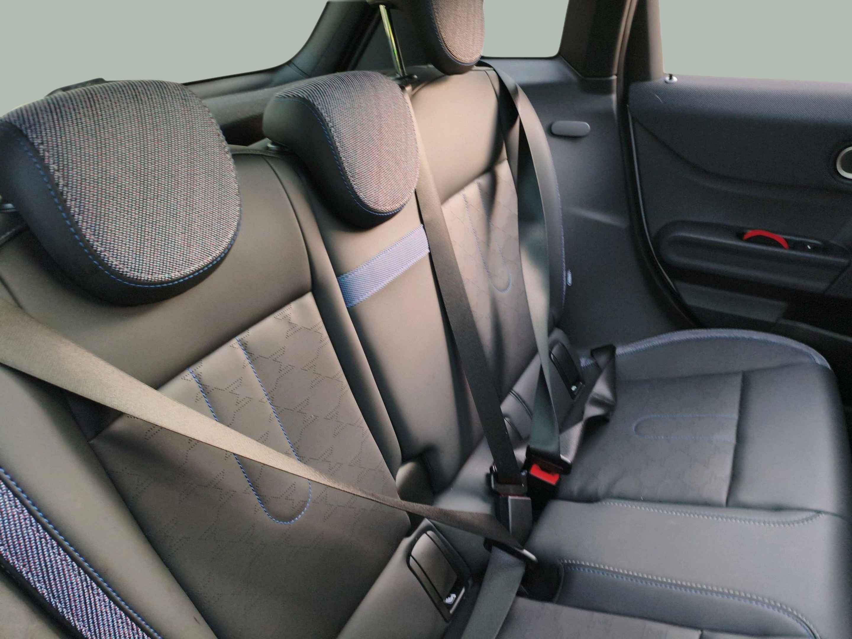 fotoG 9 del MINI MINI 5 Portas Cooper C 115 kW (156 CV) 156cv Gasolina de 2025 em Oeiras