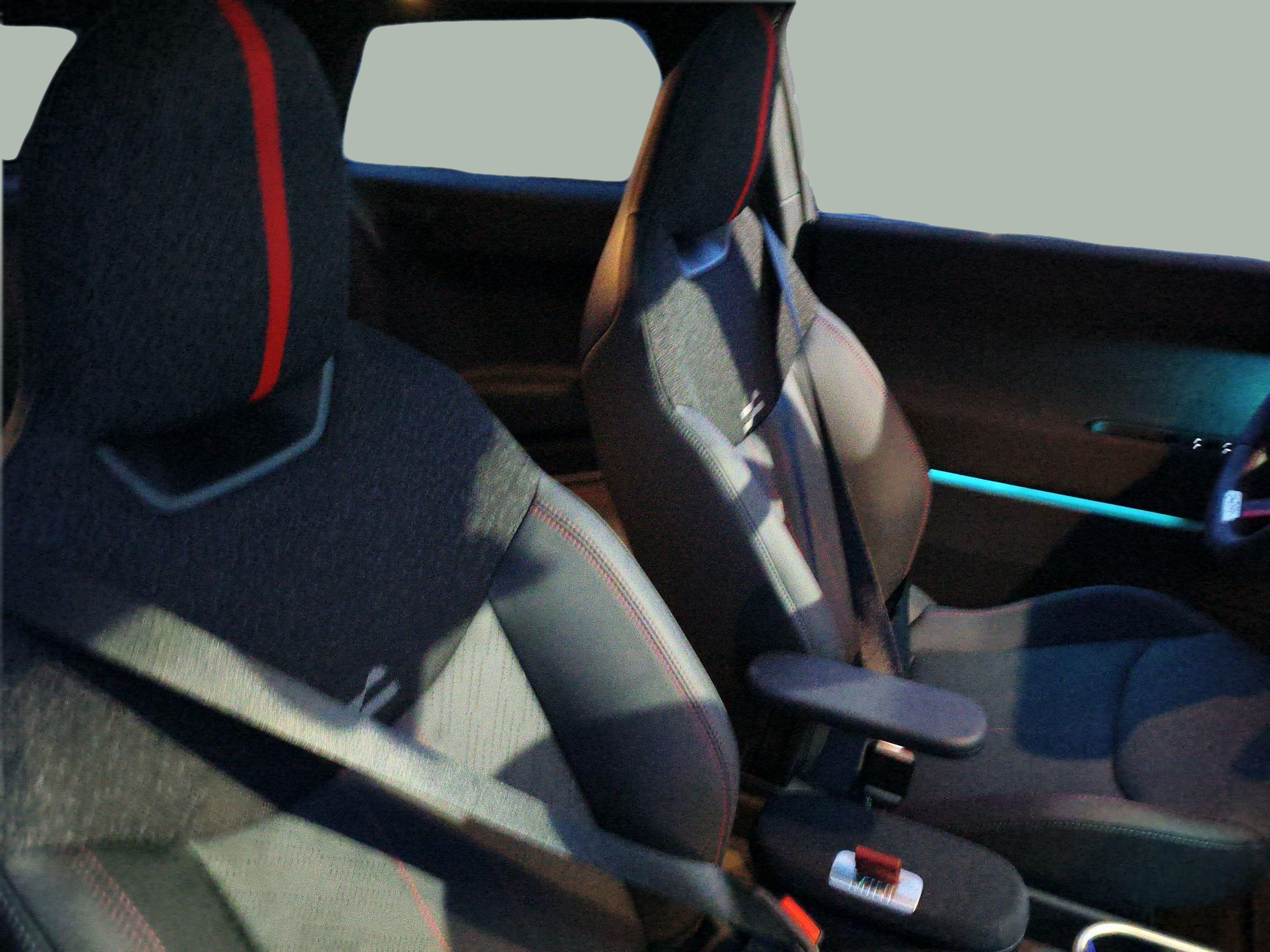 fotoG 8 del MINI MINI 3 Portas John Cooper Works E 190 kW (258 CV) 258cv Elétrico de 2025 em Oeiras