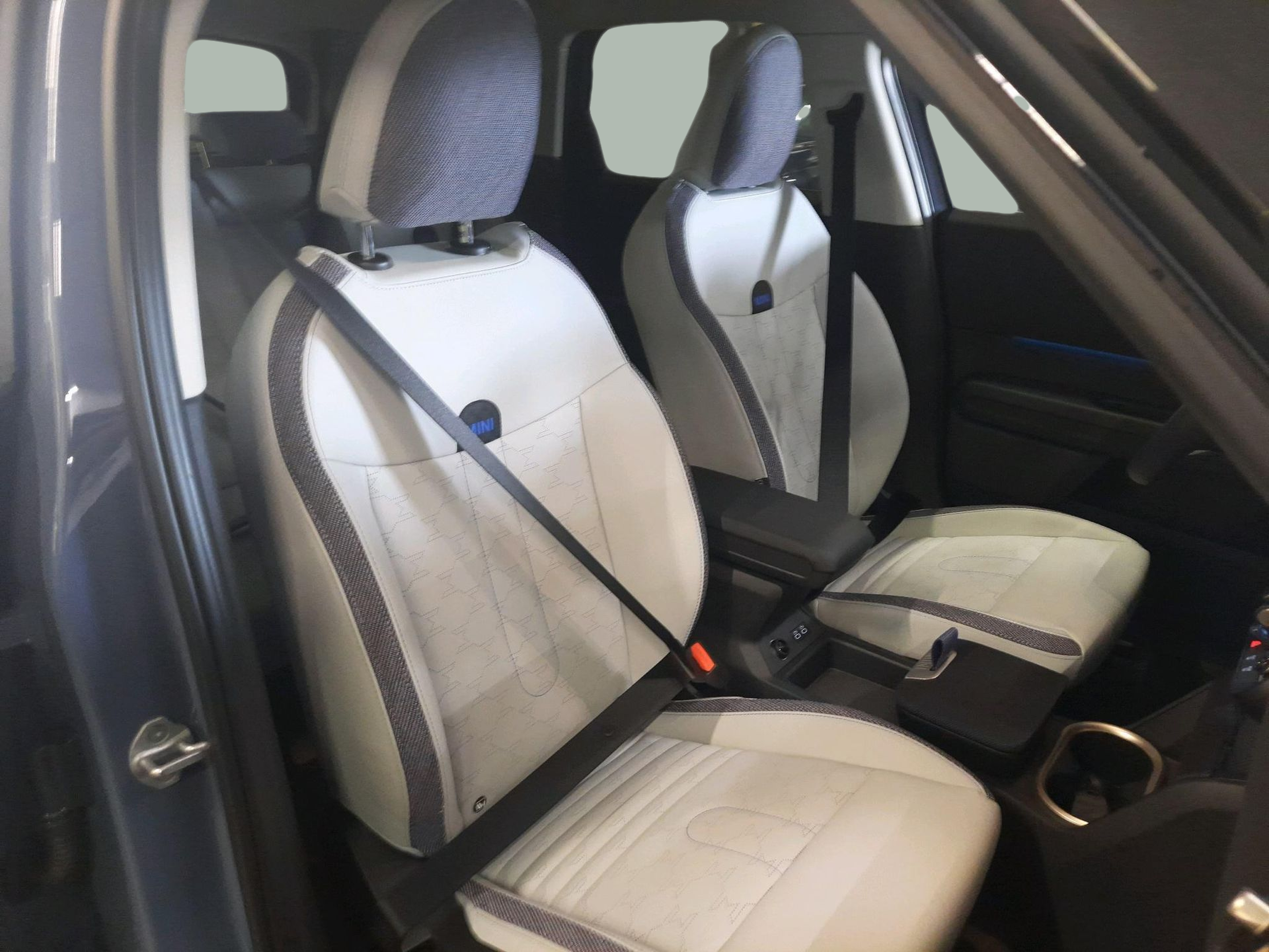 fotoG 8 del MINI MINI Countryman C 125 kW (170 CV) 170cv Gasolina de 2025 em Oeiras