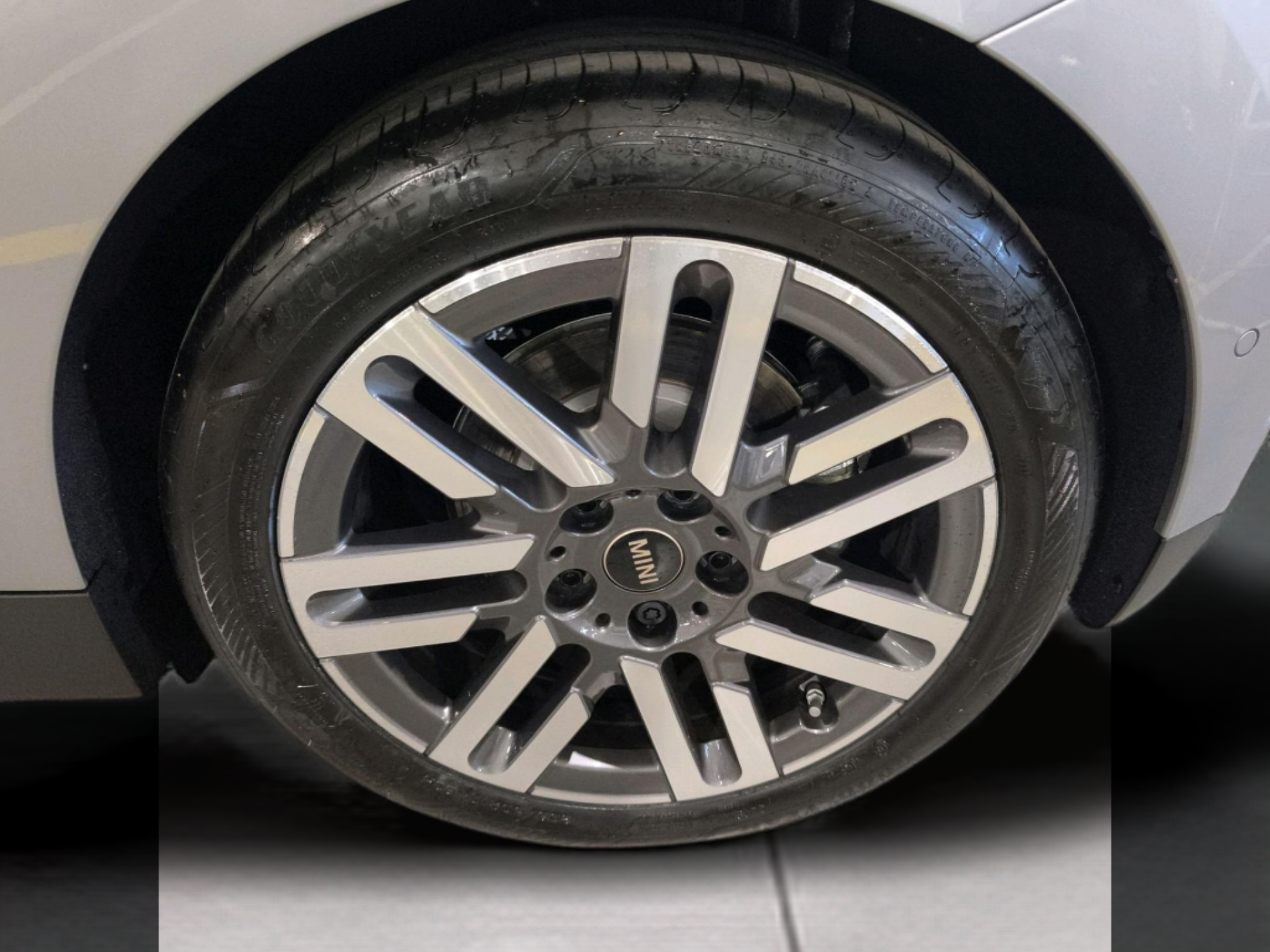 fotoG 12 del MINI MINI 3 Portas Cooper S E 160 kW (218 CV) 218cv Elétrico de 2025 em Oeiras