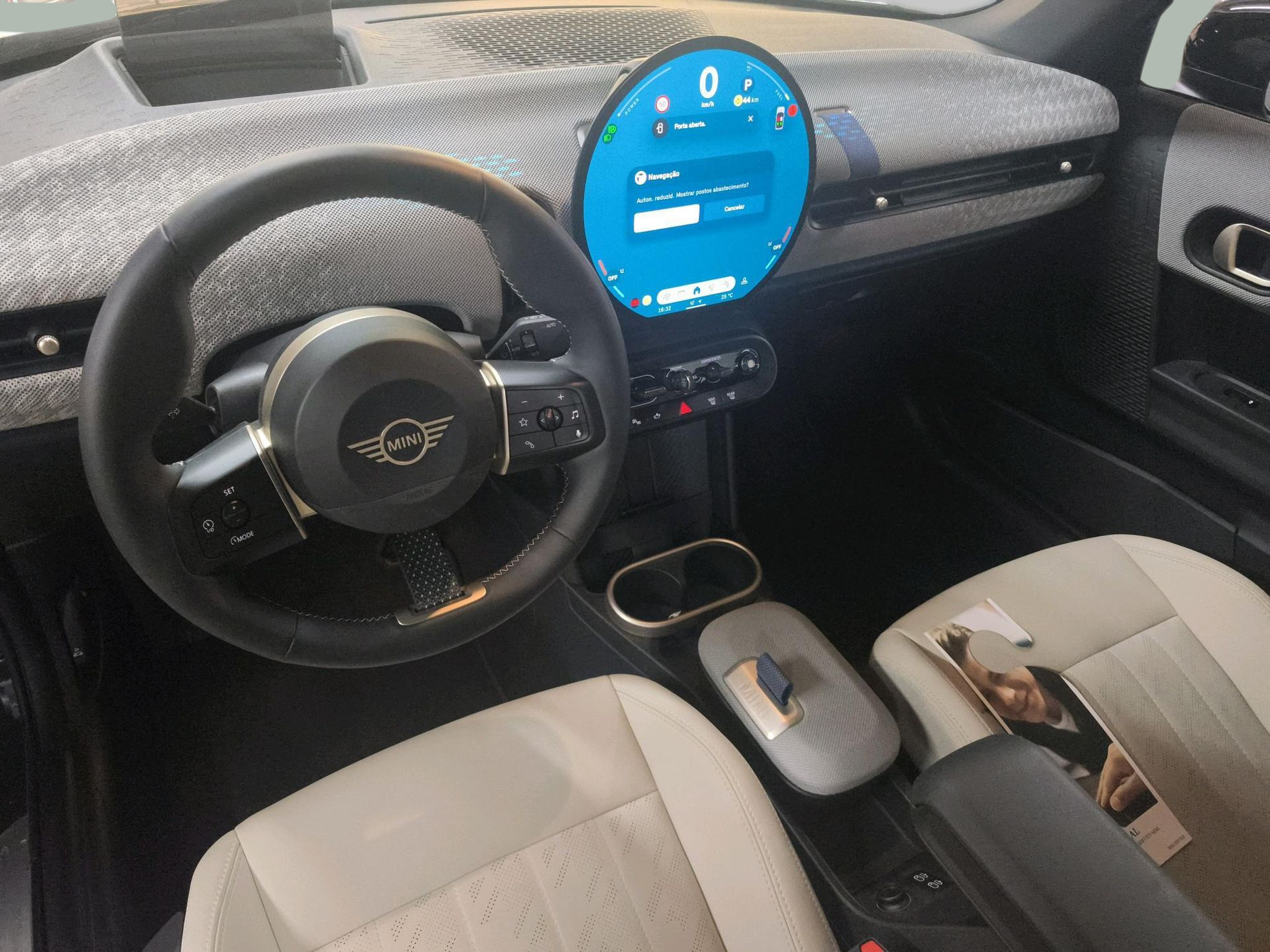 fotoG 7 del MINI MINI Cabrio Cooper 120 kW (163 CV) 163cv Gasolina de 2025 em Oeiras