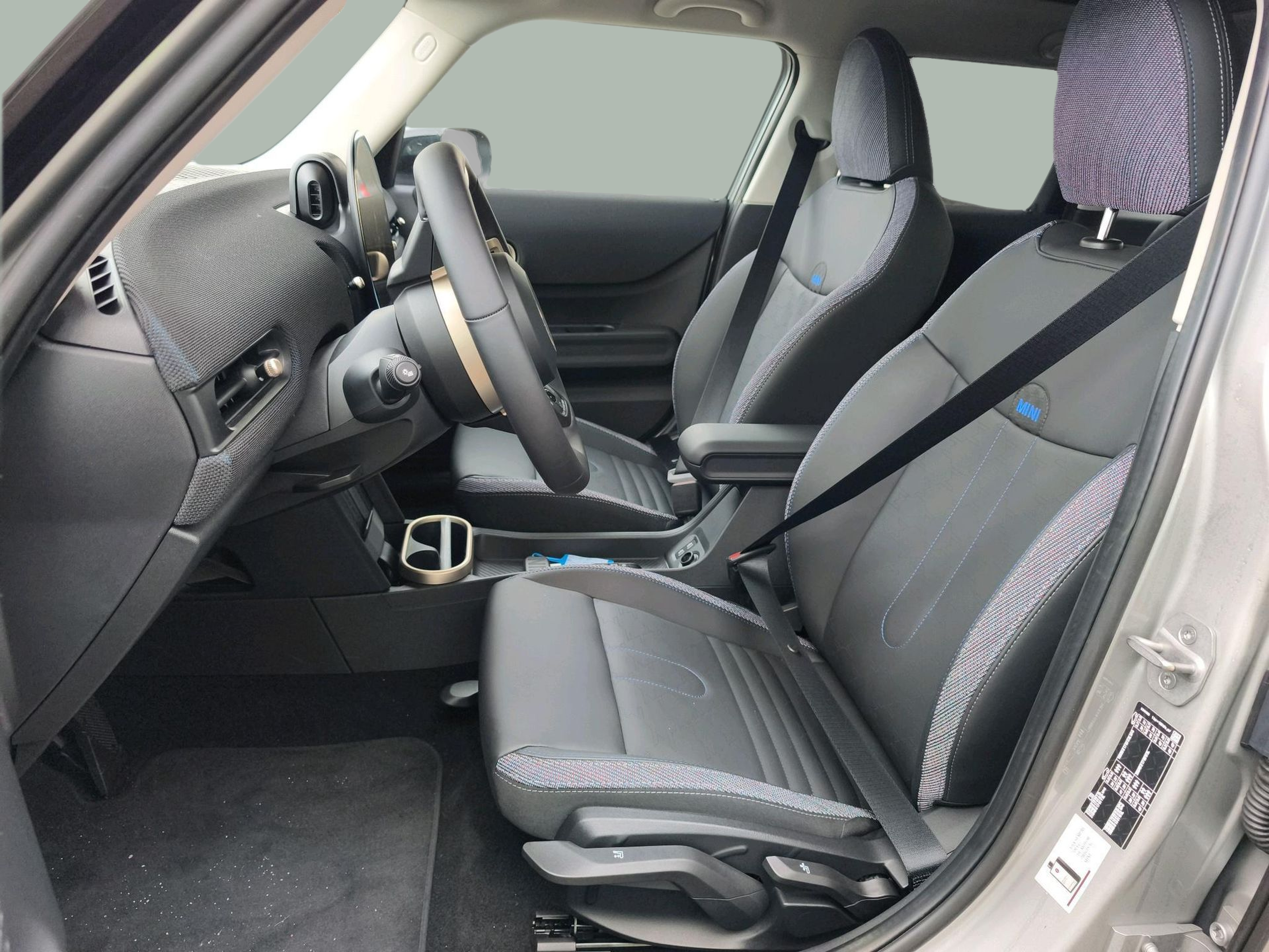 fotoG 8 del MINI MINI 5 Portas Cooper 115 kW (156 CV) 156cv Gasolina de 2025 em Oeiras