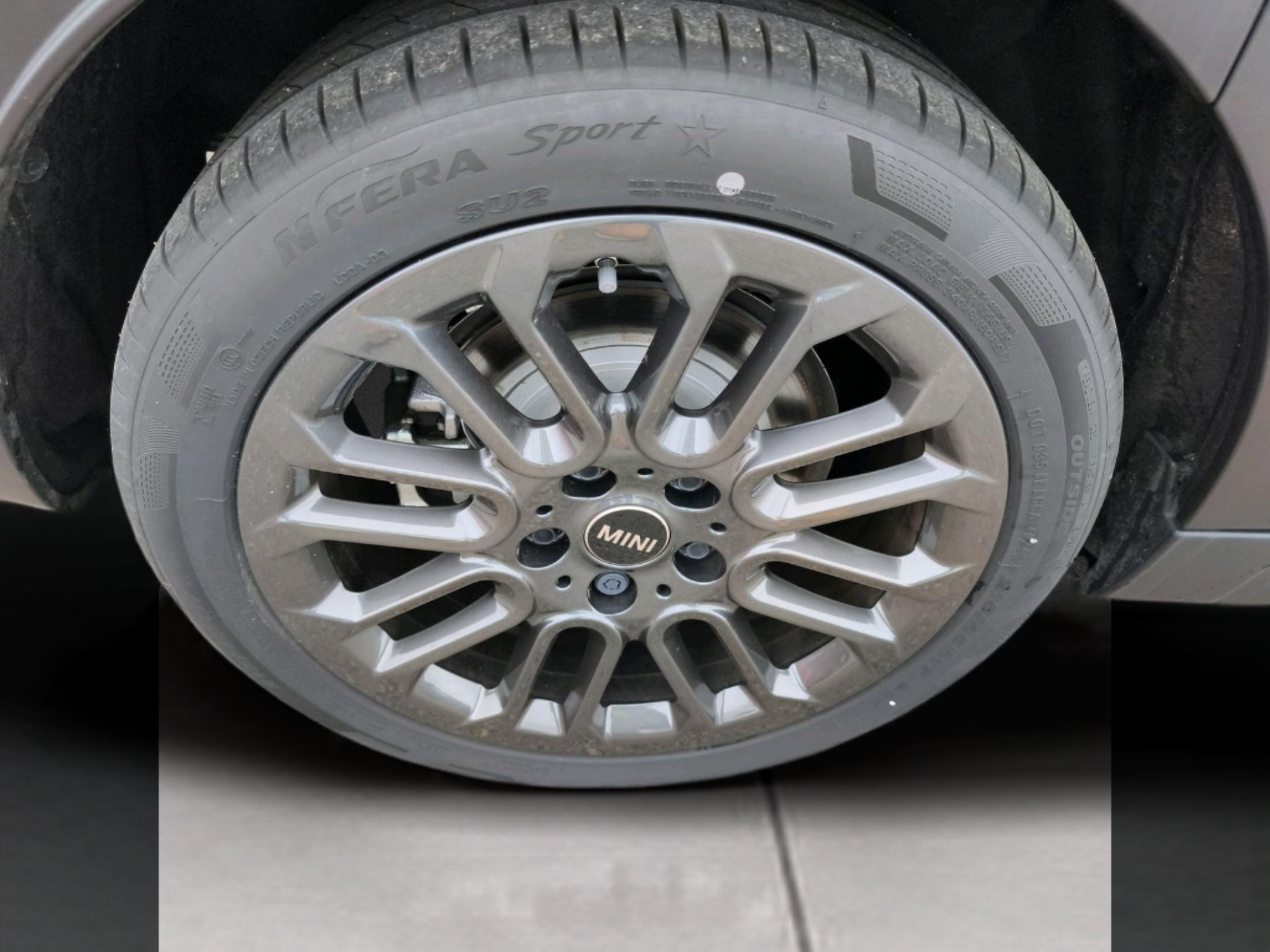 fotoG 12 del MINI MINI 5 Portas Cooper 115 kW (156 CV) 156cv Gasolina de 2025 em Oeiras