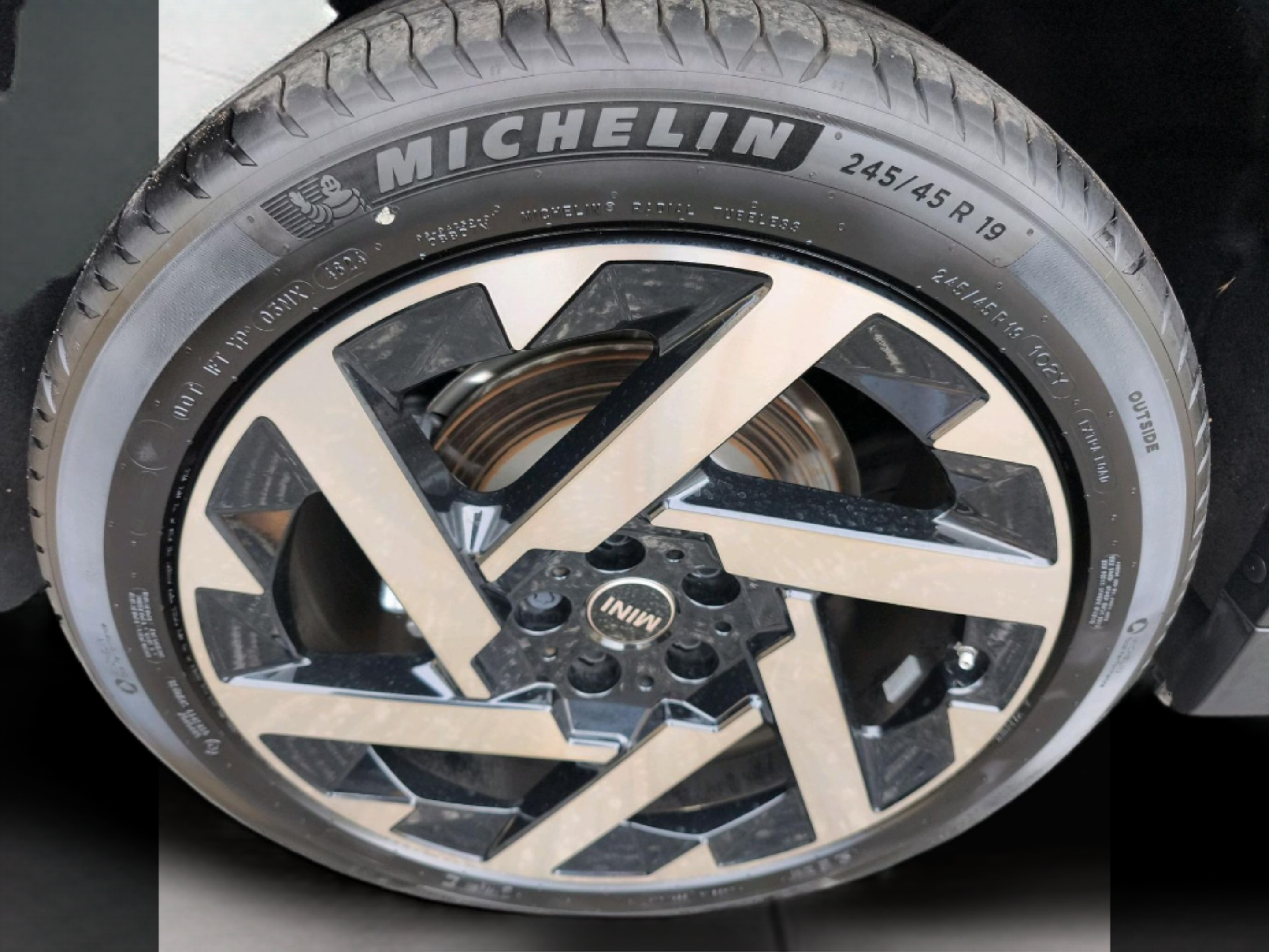 fotoG 12 del MINI MINI Countryman E 150 kW (204 CV) 204cv Elétrico de 2025 em Oeiras