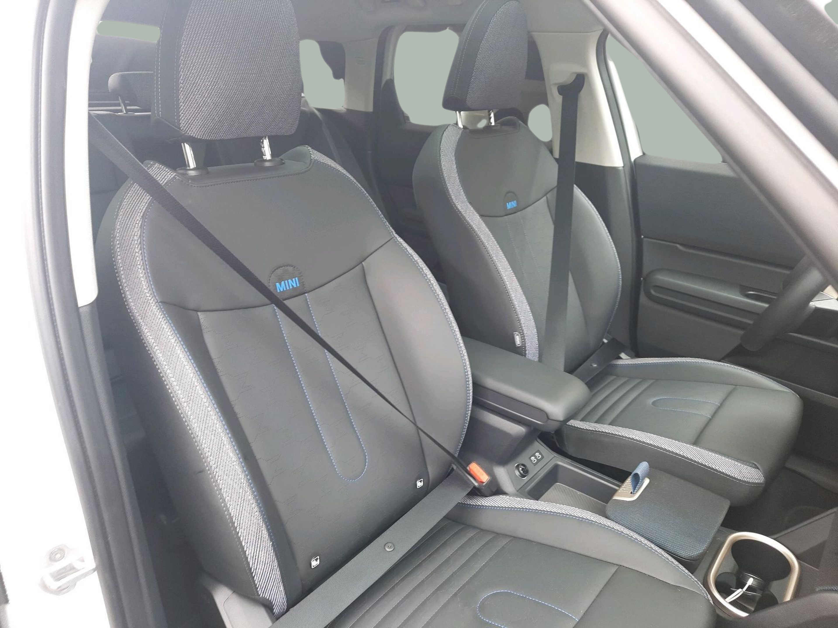 fotoG 8 del MINI MINI Countryman D 120 kW (163 CV) 163cv Diesel de 2025 em Oeiras