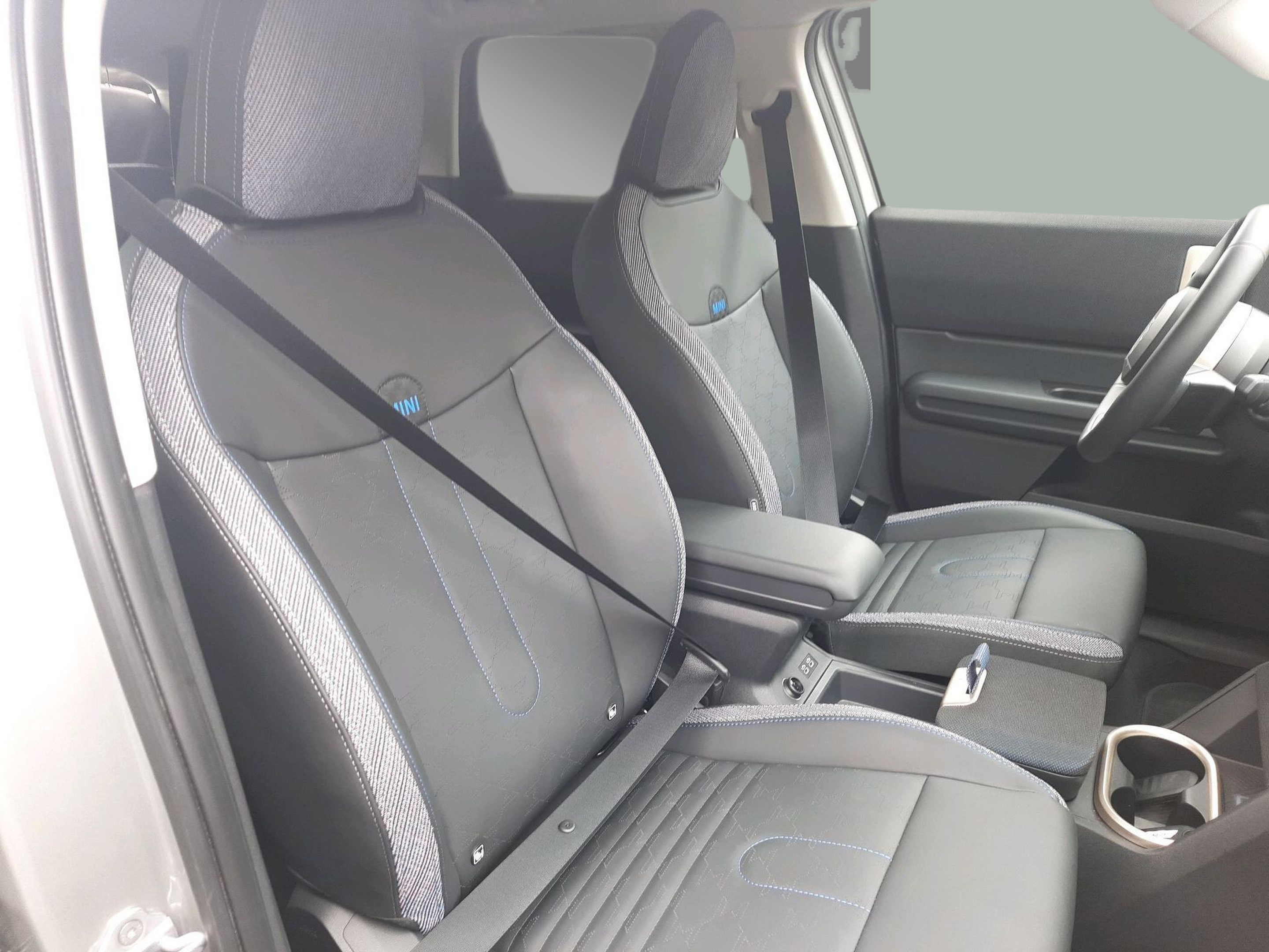 fotoG 8 del MINI MINI Countryman C 125 kW (170 CV) 170cv Gasolina de 2025 em Oeiras