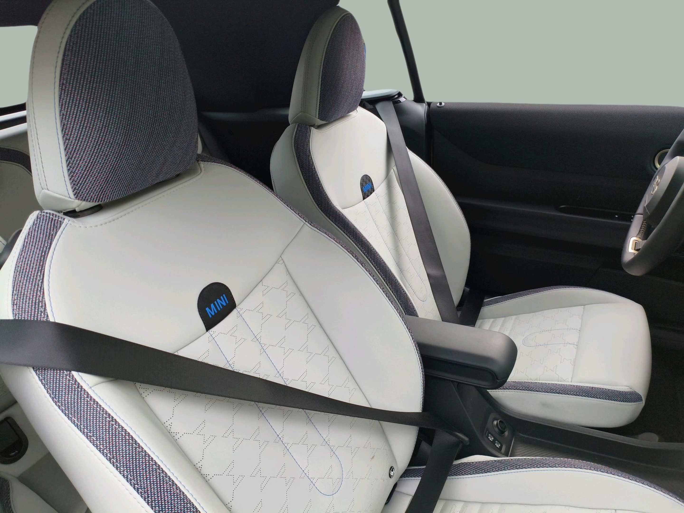 fotoG 8 del MINI MINI Cabrio Cooper S 150 kW (204 CV) 204cv Gasolina de 2025 em Oeiras