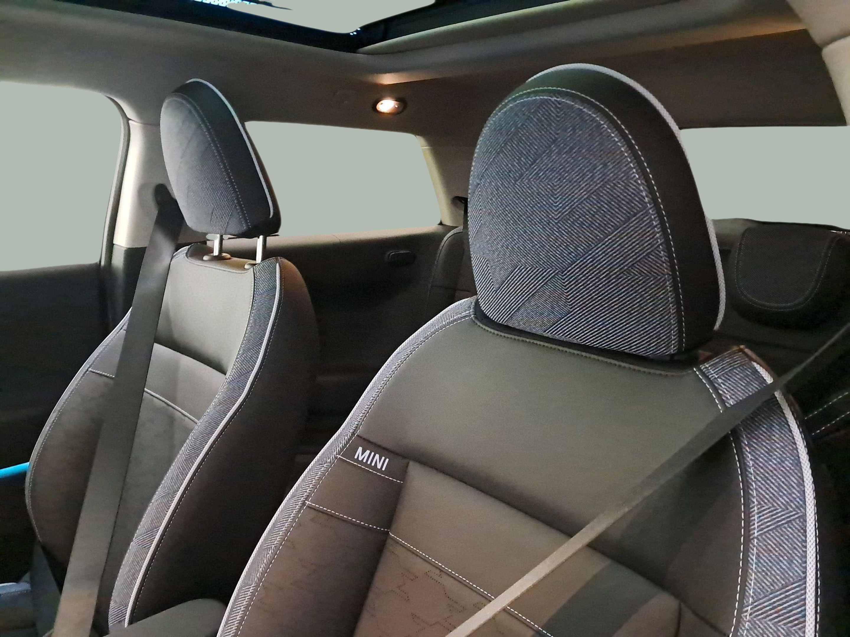 fotoG 8 del MINI MINI 3 Portas Cooper S E 160 kW (218 CV) 218cv Elétrico de 2025 em Oeiras