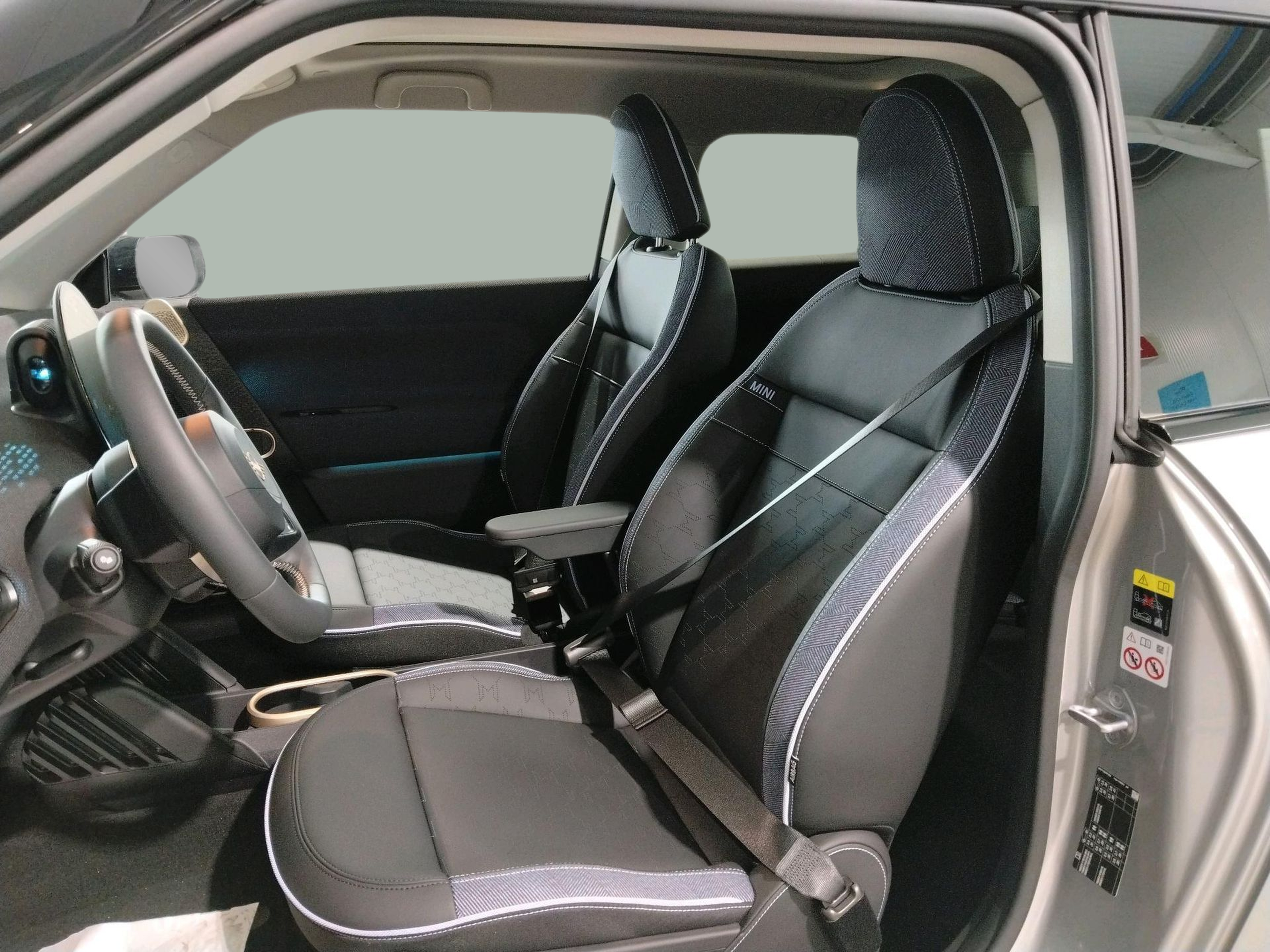 fotoG 8 del MINI MINI 3 Portas Cooper S E 160 kW (218 CV) 218cv Elétrico de 2025 em Oeiras