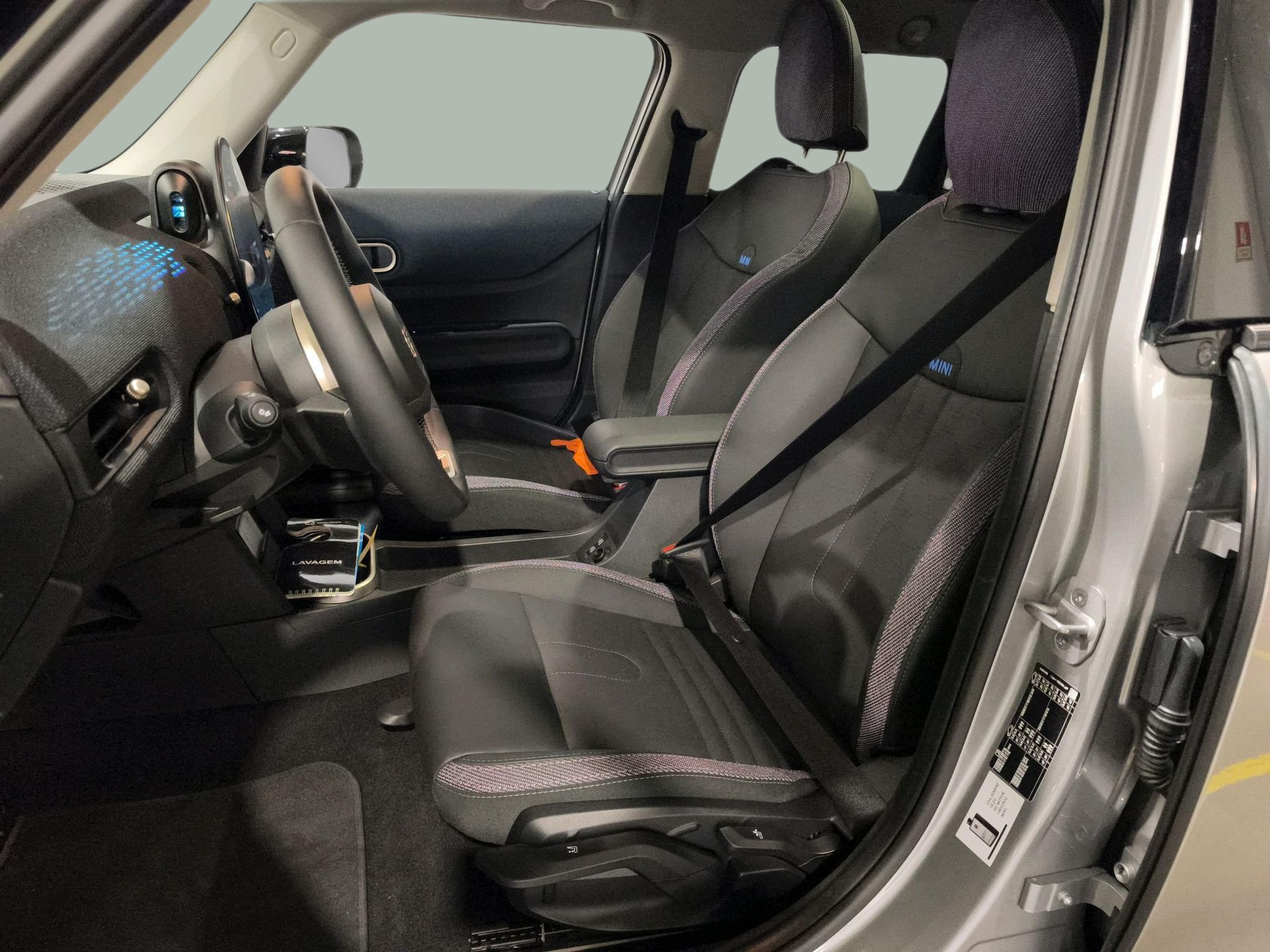fotoG 8 del MINI MINI 5 Portas Cooper 115 kW (156 CV) 156cv Gasolina de 2025 em Oeiras