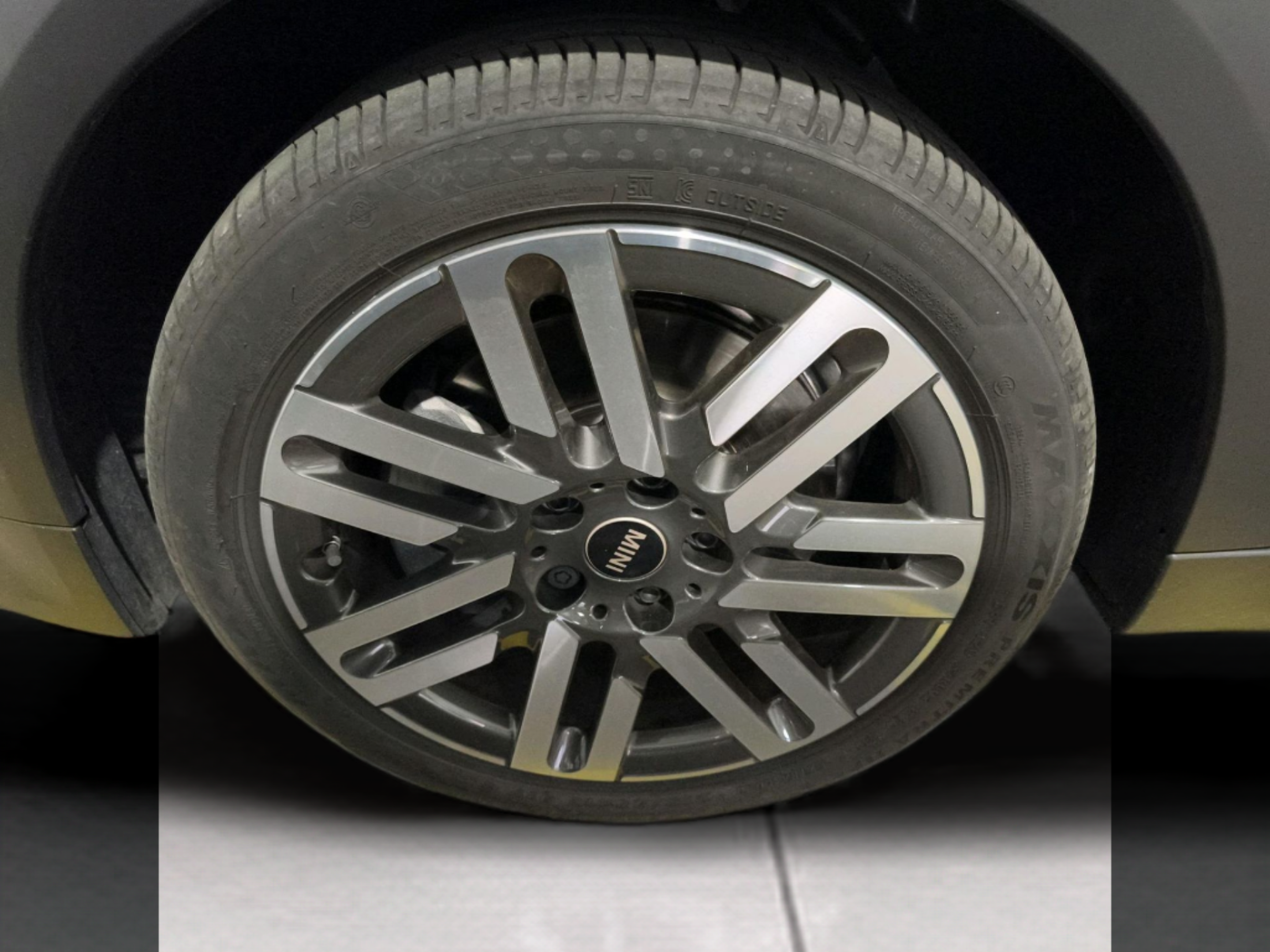 fotoG 13 del MINI MINI 5 Portas Cooper 115 kW (156 CV) 156cv Gasolina de 2025 em Oeiras