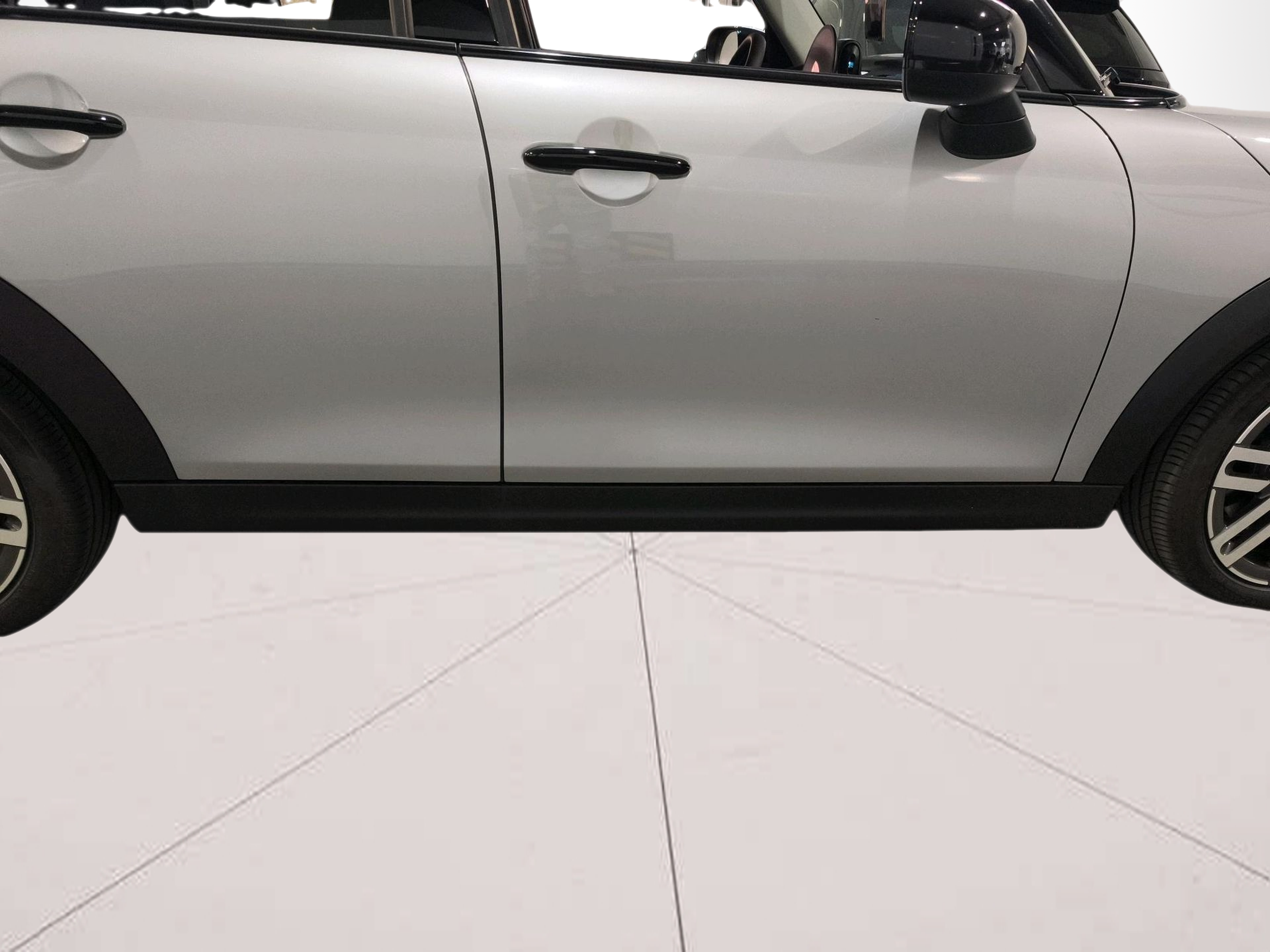 fotoG 16 del MINI MINI 5 Portas Cooper 115 kW (156 CV) 156cv Gasolina de 2025 em Oeiras