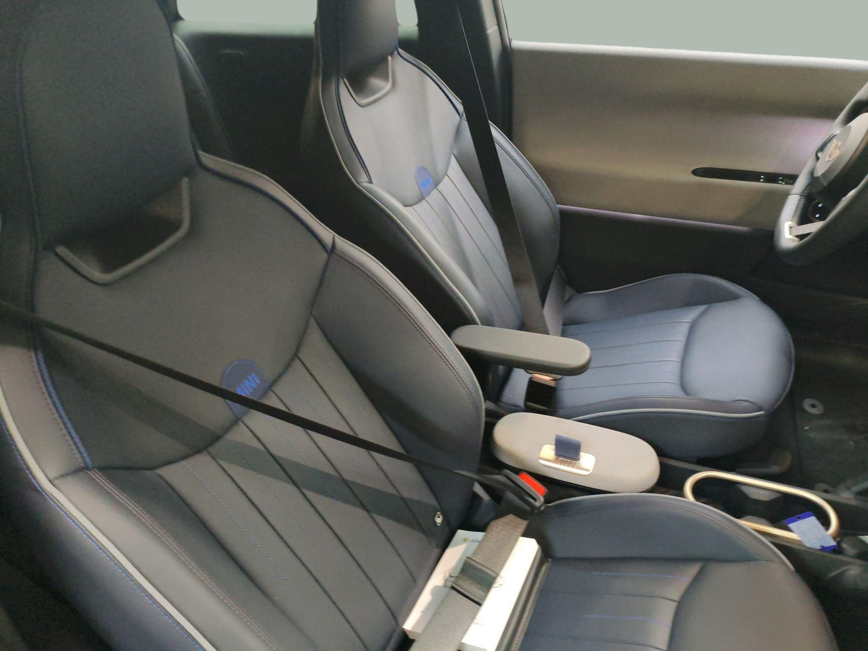 fotoG 8 del MINI MINI 3 Portas Cooper S E 160 kW (218 CV) 218cv Elétrico de 2025 em Oeiras