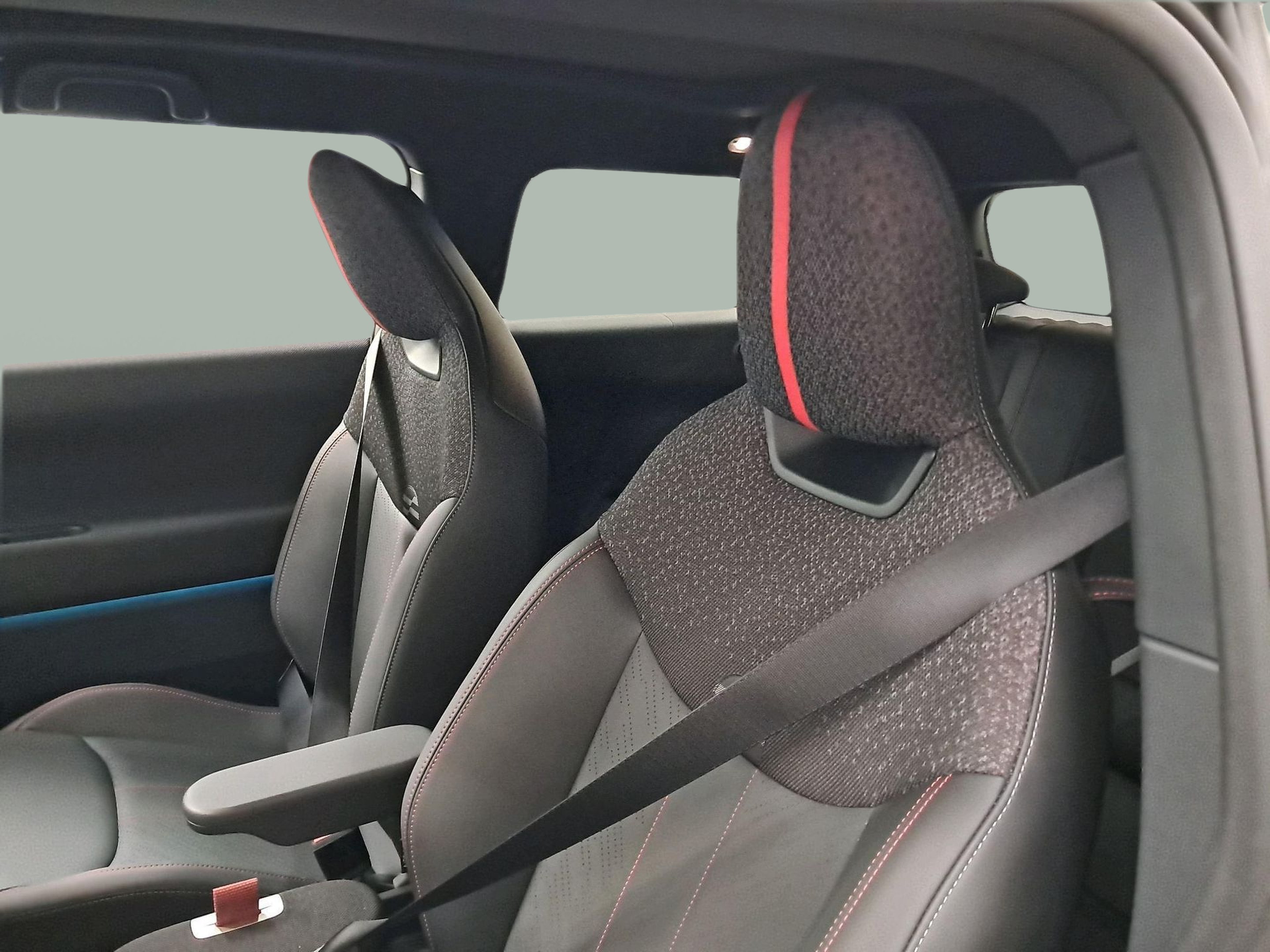 fotoG 8 del MINI MINI Cooper S E 160 kW (218 CV) 218cv Elétrico de 2025 em Oeiras