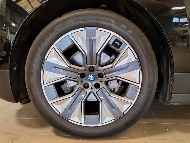 BMW iX xDrive40 240 kW (326 CV)