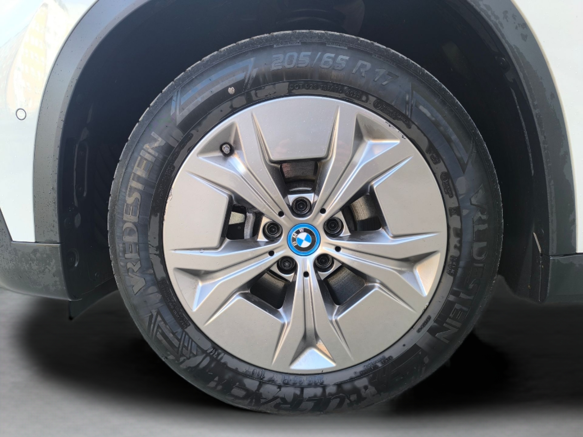 BMW iX1 xDrive30 color Blanco. Año 2023. 230KW(313CV). Eléctrico. En concesionario Automóviles Oviedo S.A. de Asturias