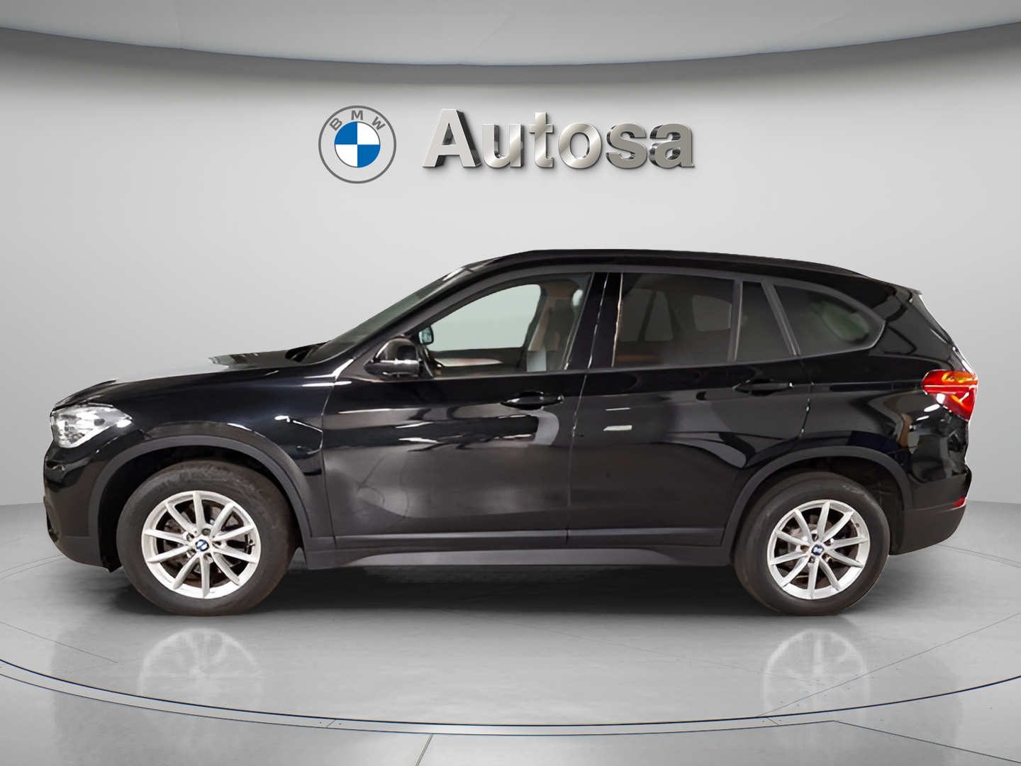Fotos de BMW X1 sDrive18d color Negro. Año 2021. 110KW(150CV). Diésel. En concesionario Automóviles Oviedo S.A. de Asturias
