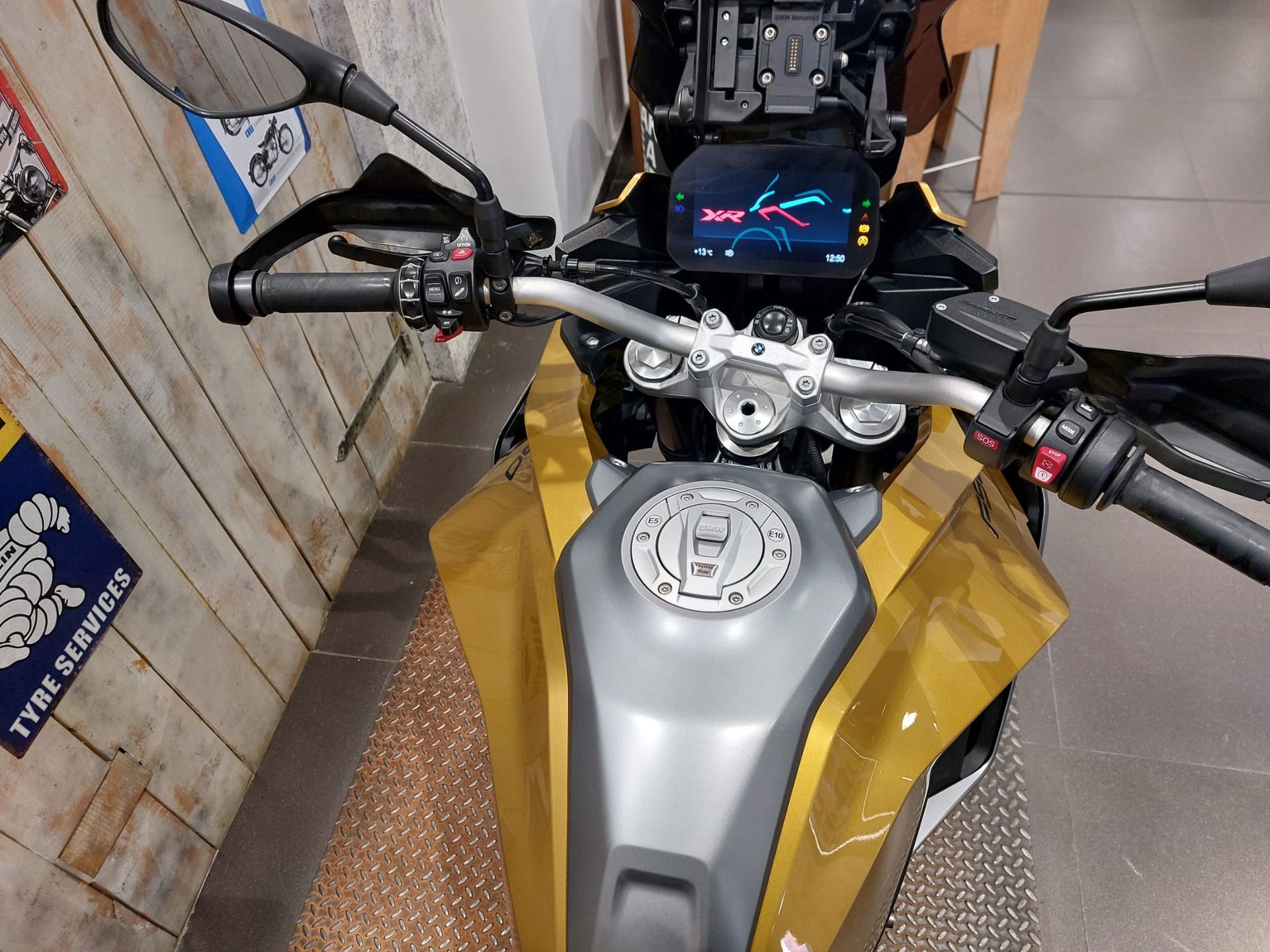 BMW Motorrad F 900 XR 
