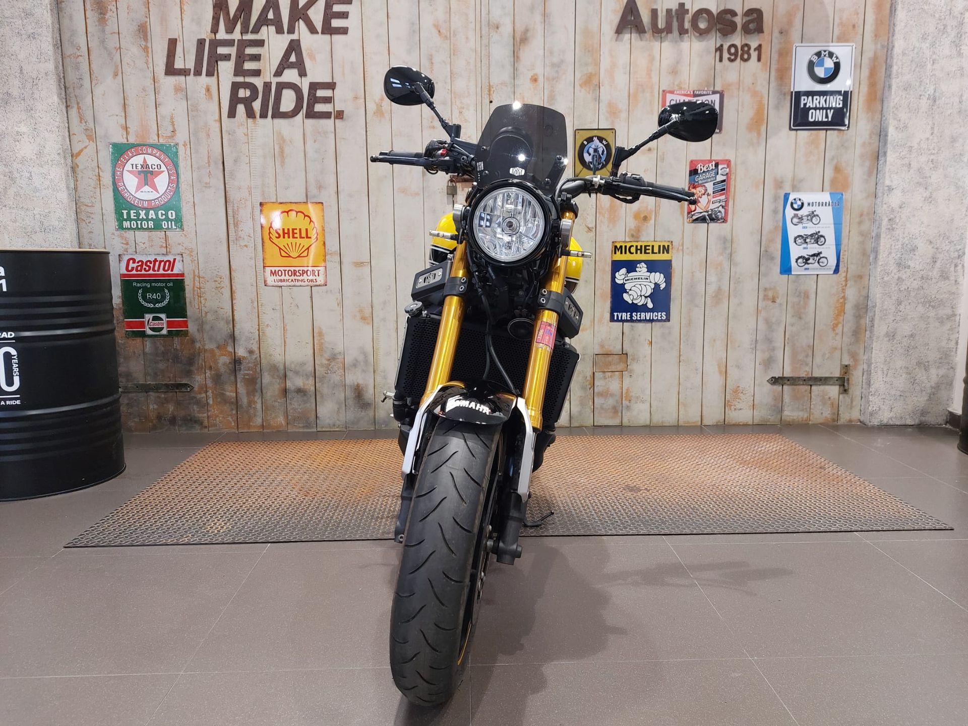 Yamaha XSR900 
