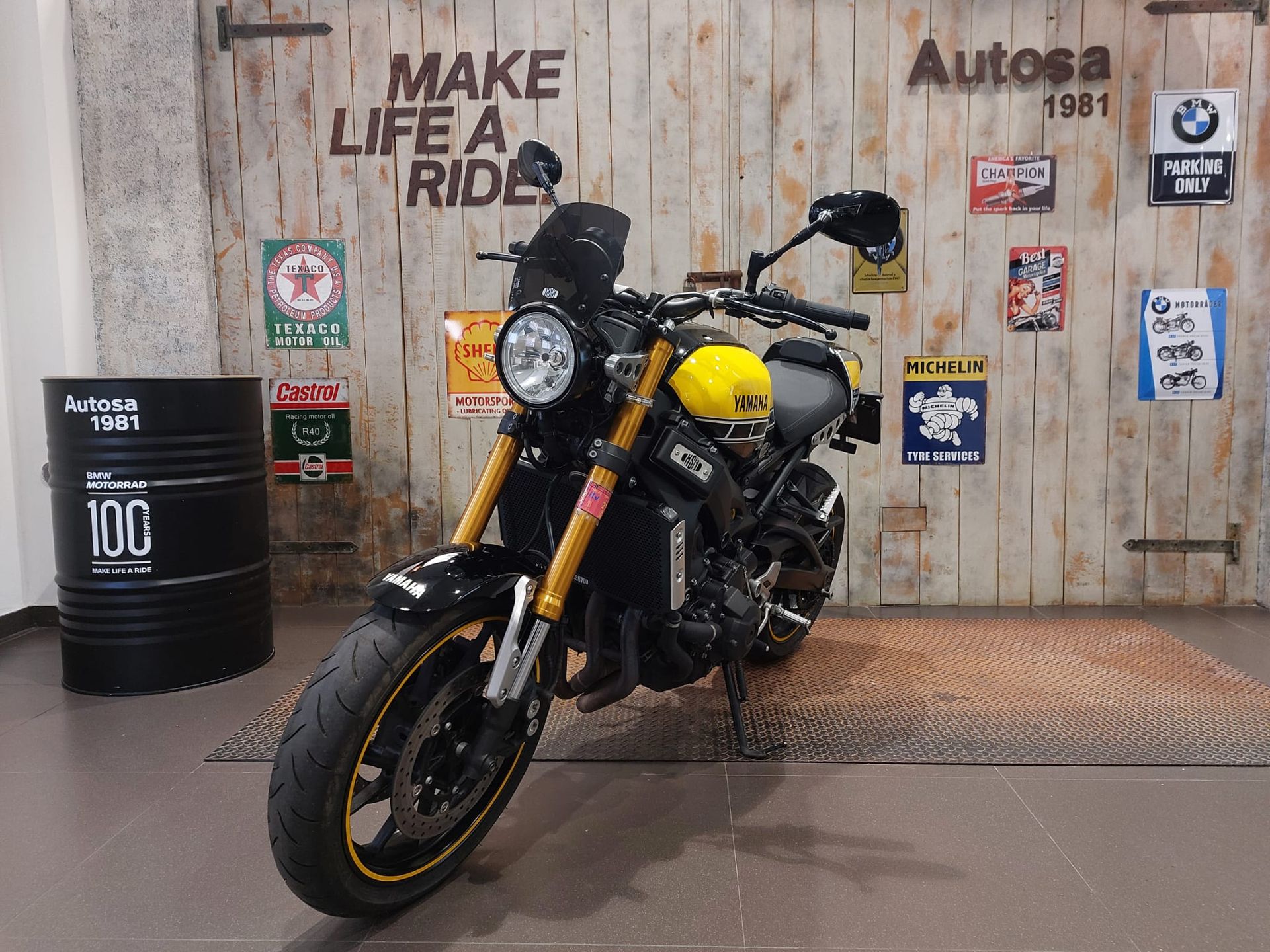 Yamaha XSR900 