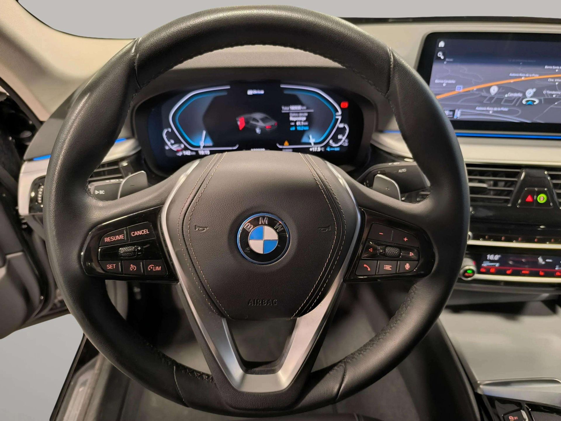 BMW Serie 5 530e color Negro. Año 2022. 215KW(292CV). Híbrido Electro/Gasolina. En concesionario Automóviles Oviedo S.A. de Asturias