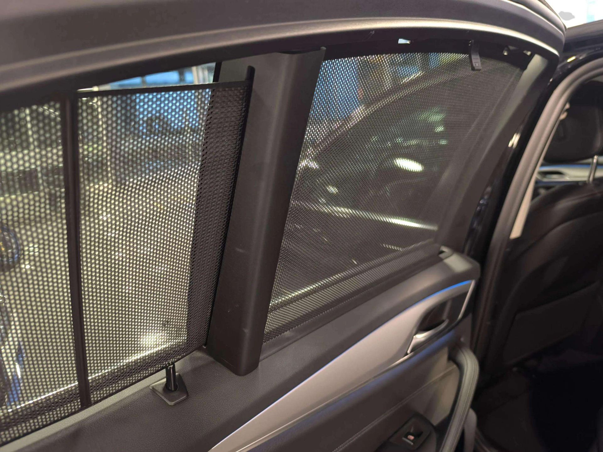 BMW Serie 5 530e color Negro. Año 2022. 215KW(292CV). Híbrido Electro/Gasolina. En concesionario Automóviles Oviedo S.A. de Asturias