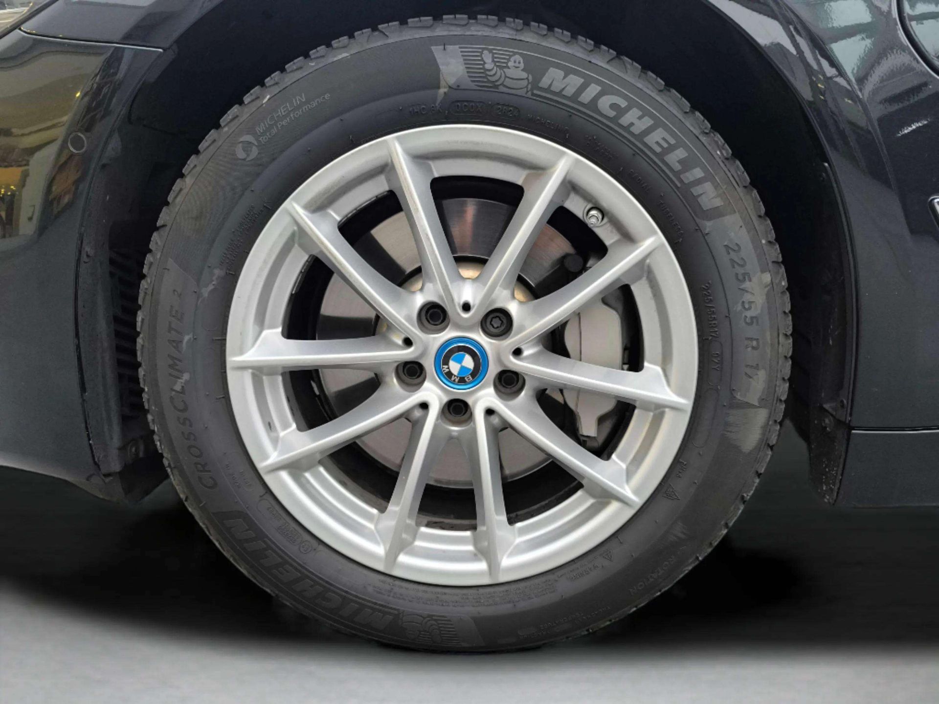 BMW Serie 5 530e color Negro. Año 2022. 215KW(292CV). Híbrido Electro/Gasolina. En concesionario Automóviles Oviedo S.A. de Asturias