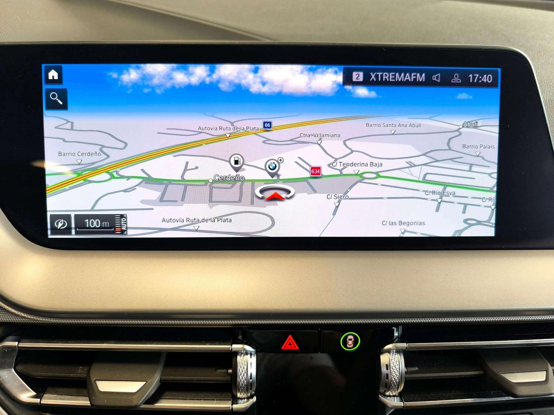 BMW Serie 1 118d color Gris. Año 2024. 110KW(150CV). Diésel. En concesionario Automóviles Oviedo S.A. de Asturias