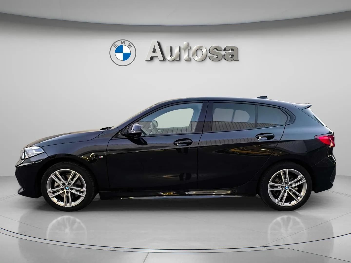 Fotos de BMW Serie 1 118d color Negro. Año 2023. 110KW(150CV). Diésel. En concesionario Automóviles Oviedo S.A. de Asturias