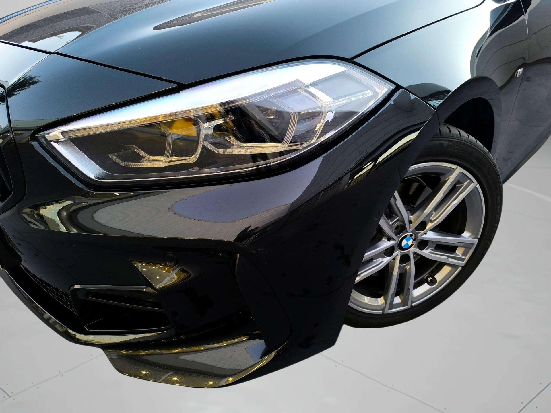 BMW Serie 1 118d color Negro. Año 2023. 110KW(150CV). Diésel. En concesionario Automóviles Oviedo S.A. de Asturias