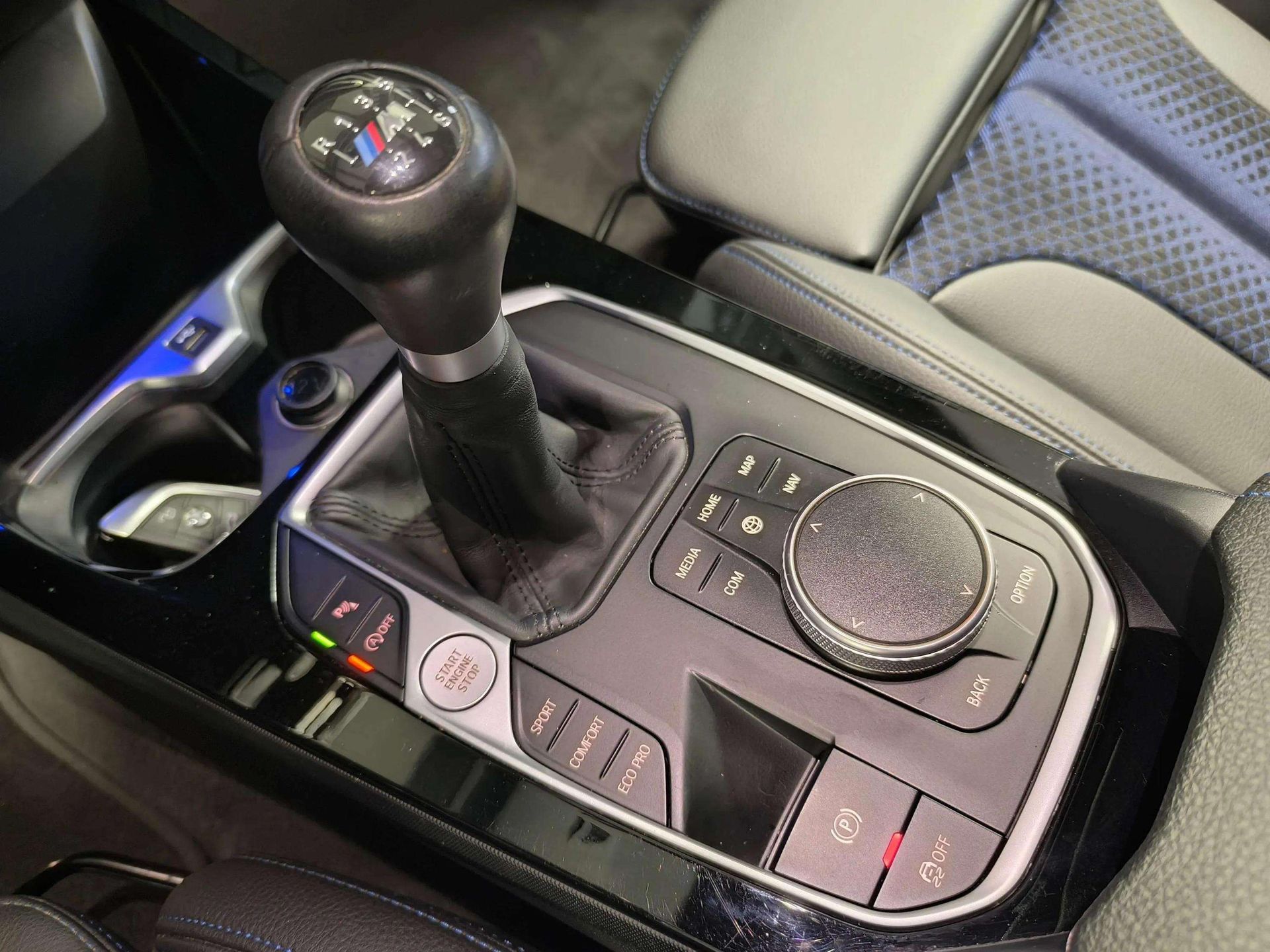 BMW Serie 1 118d color Negro. Año 2023. 110KW(150CV). Diésel. En concesionario Automóviles Oviedo S.A. de Asturias